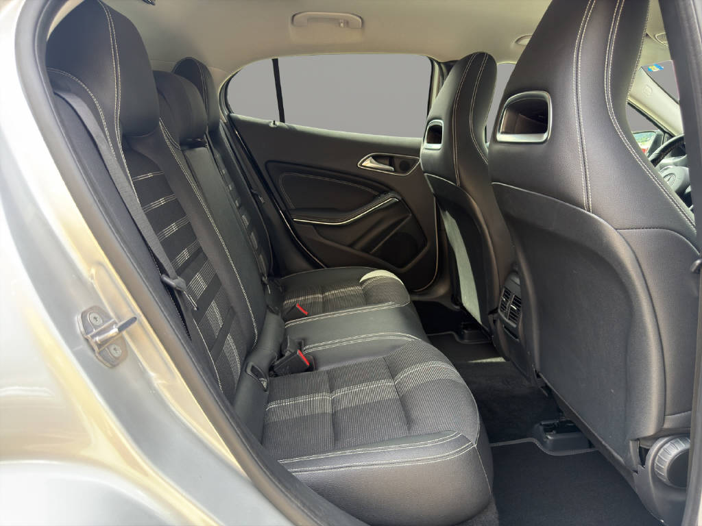 MERCEDES-BENZ GLA 200 Urban-image-15