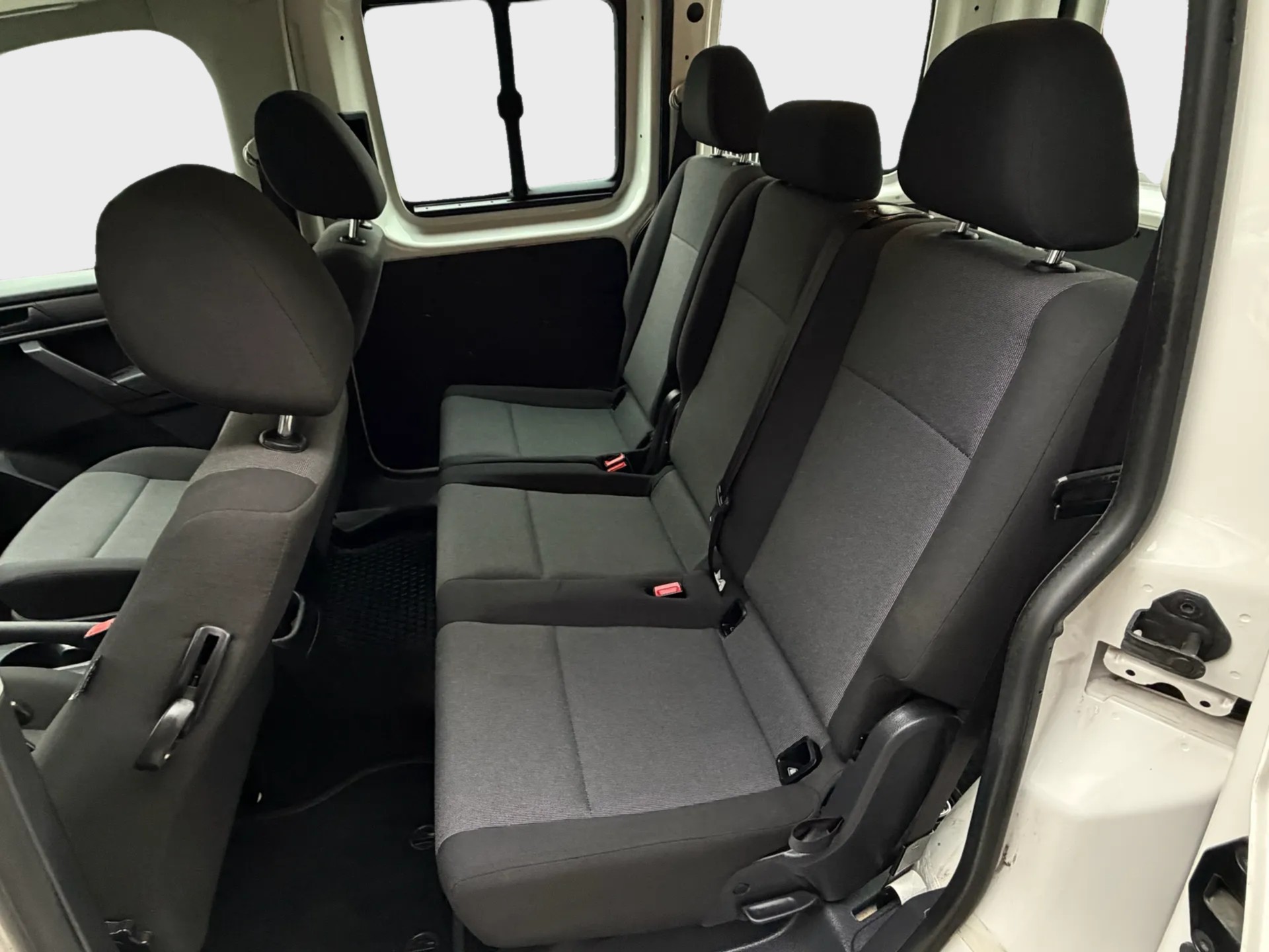 VW Caddy Alltrack 2.0 TDI 4M-image-16