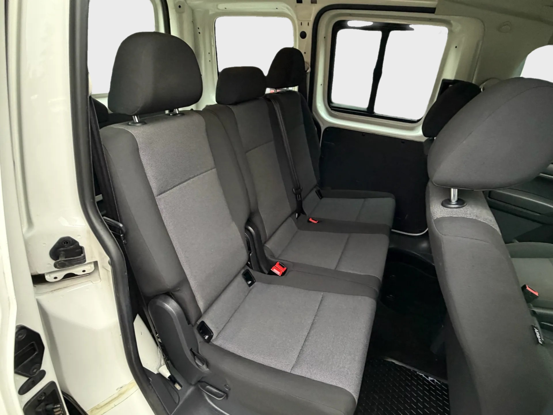 VW Caddy Alltrack 2.0 TDI 4M-image-18