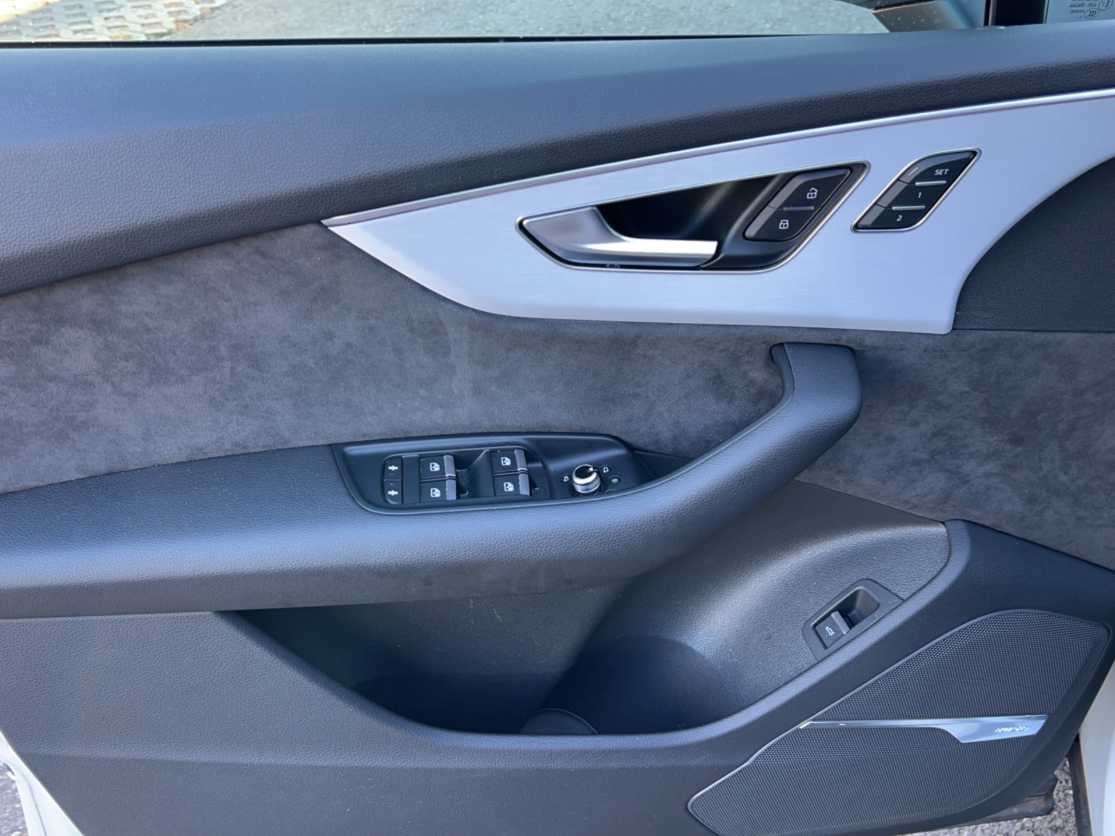 AUDI SQ7 4.0 TDI quattro tiptronic-image-12