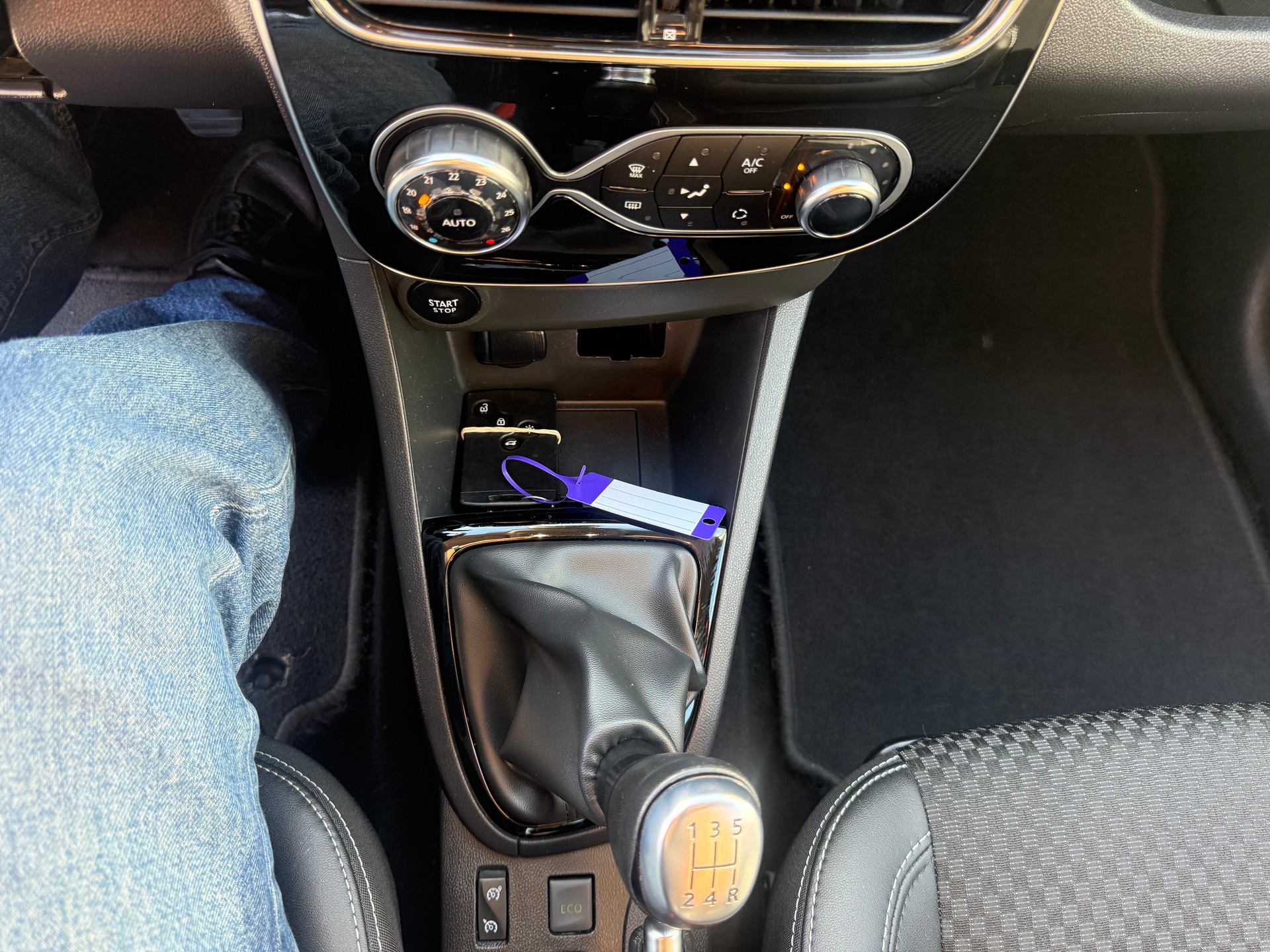 RENAULT Clio 0.9 12V Intens-image-11