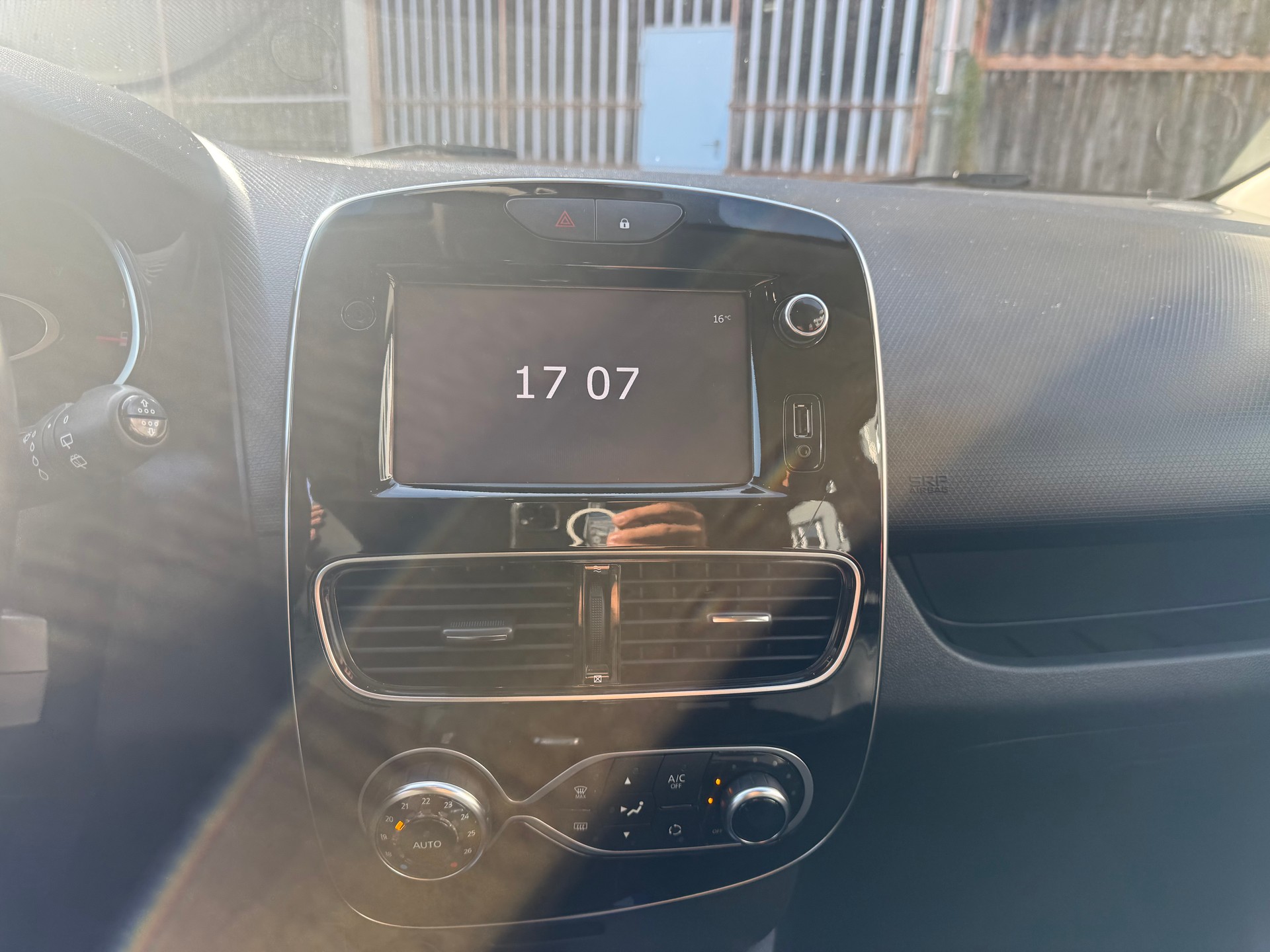 RENAULT Clio 0.9 12V Intens-image-8