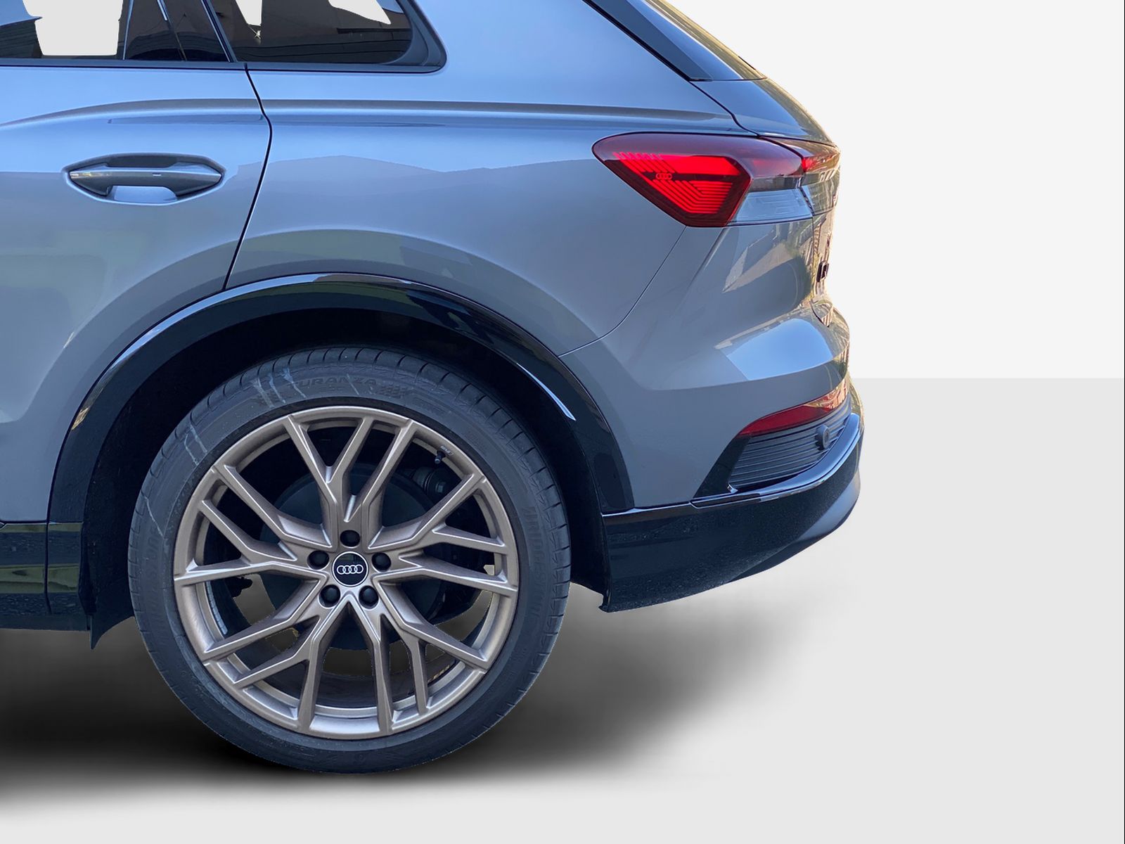 AUDI Q4 e-tron 50 quattro-image-11