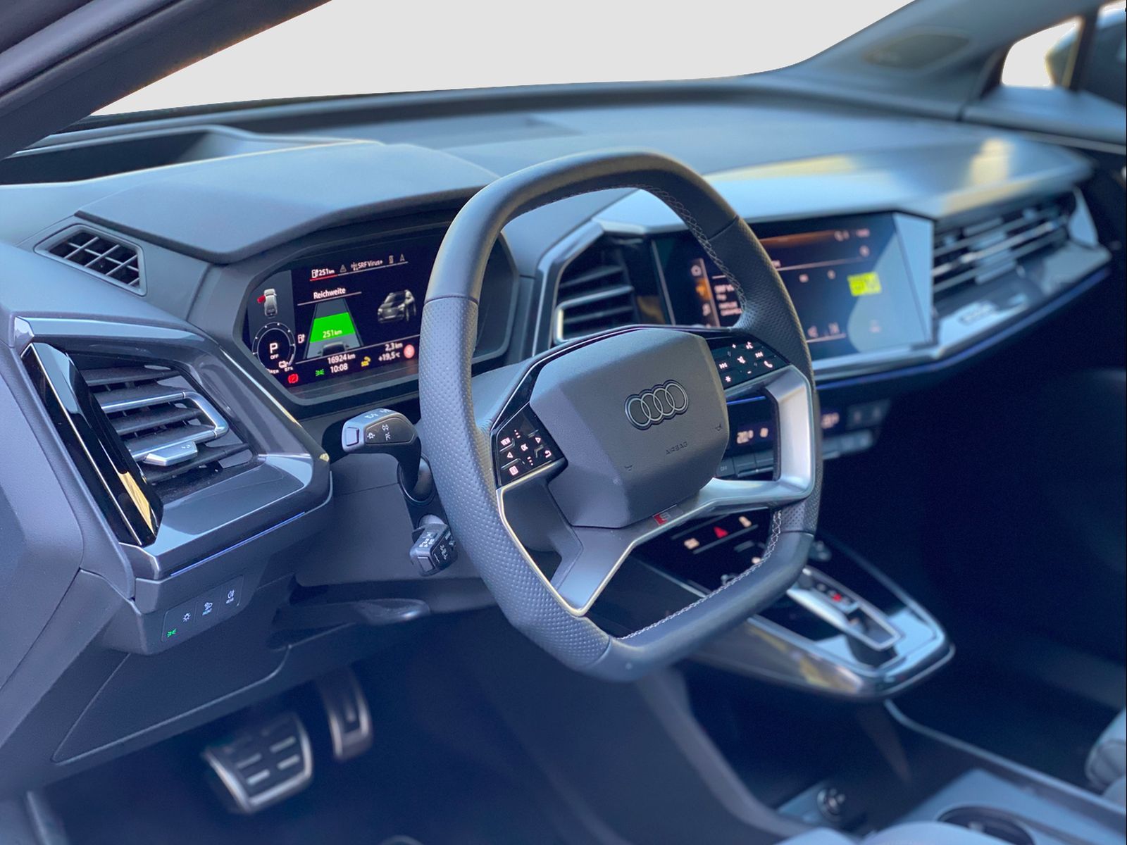 AUDI Q4 e-tron 50 quattro-image-10