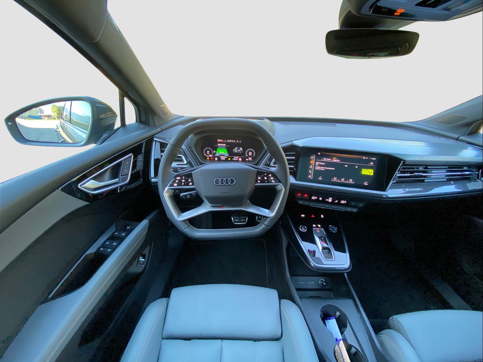 AUDI Q4 e-tron 50 quattro-image-5