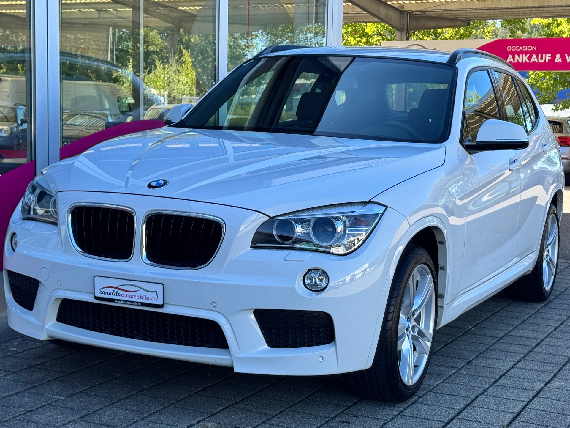 BMW X1 sDrive 18i+M-SPORTPAKET+Navigation+Bluetooth+Xenon+Parksensoren+Servortronic+Tempomat+Alu+Klimaautomatik+-showroom-element-2