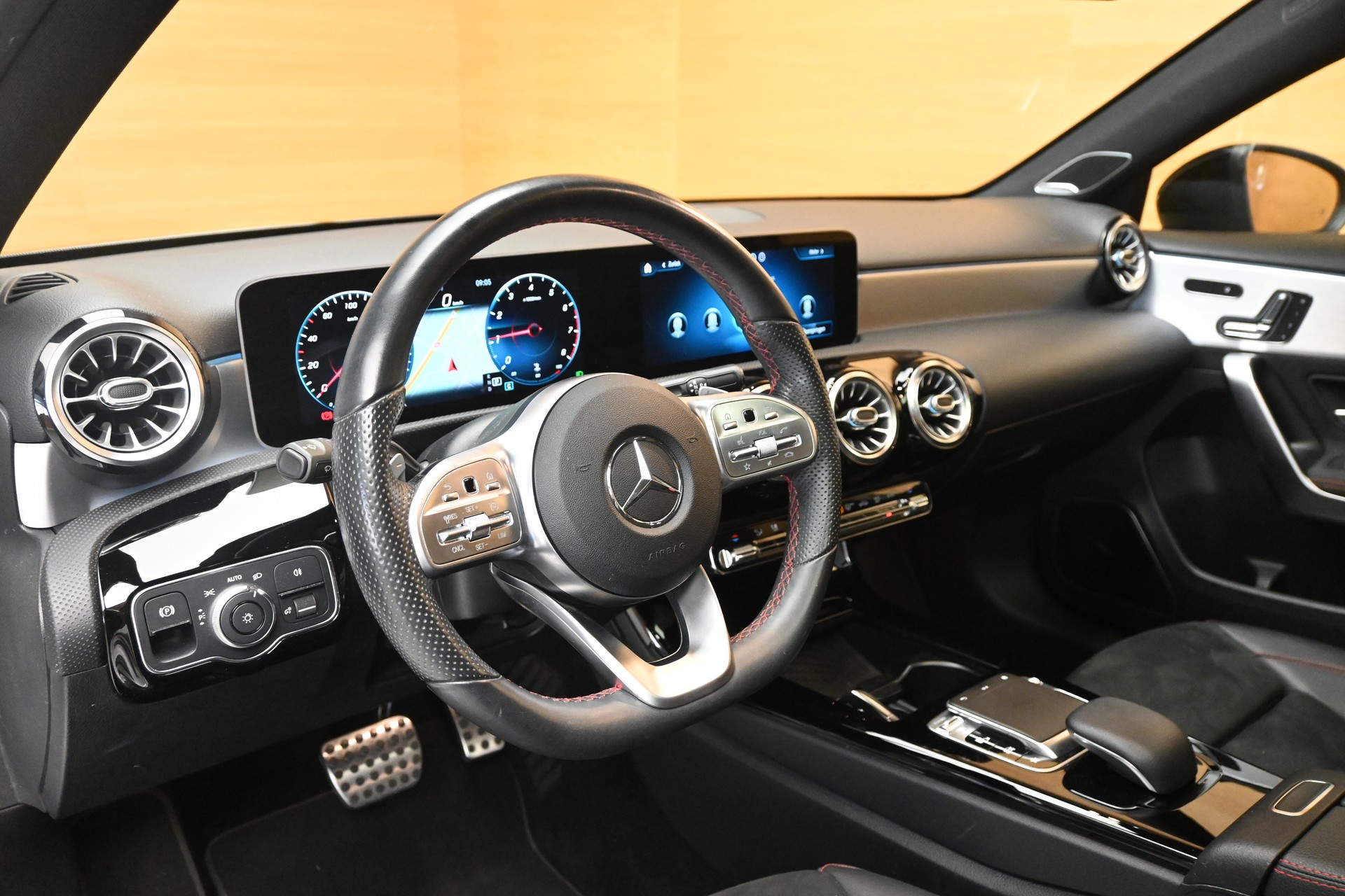 MERCEDES-BENZ A 200 AMG Line 7G-DCT*Limousine*-image-7