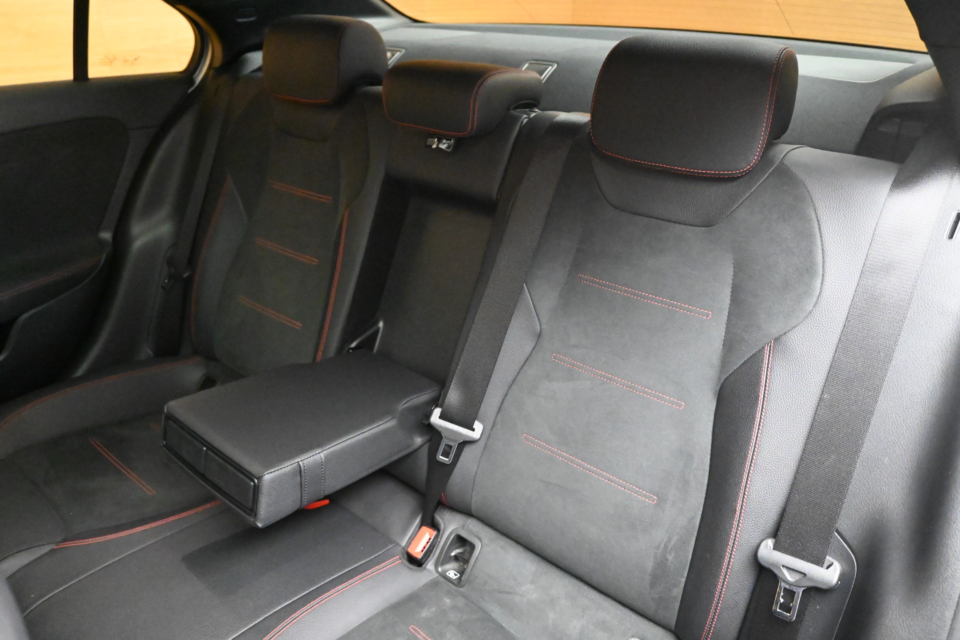 MERCEDES-BENZ A 200 AMG Line 7G-DCT*Limousine*-image-6