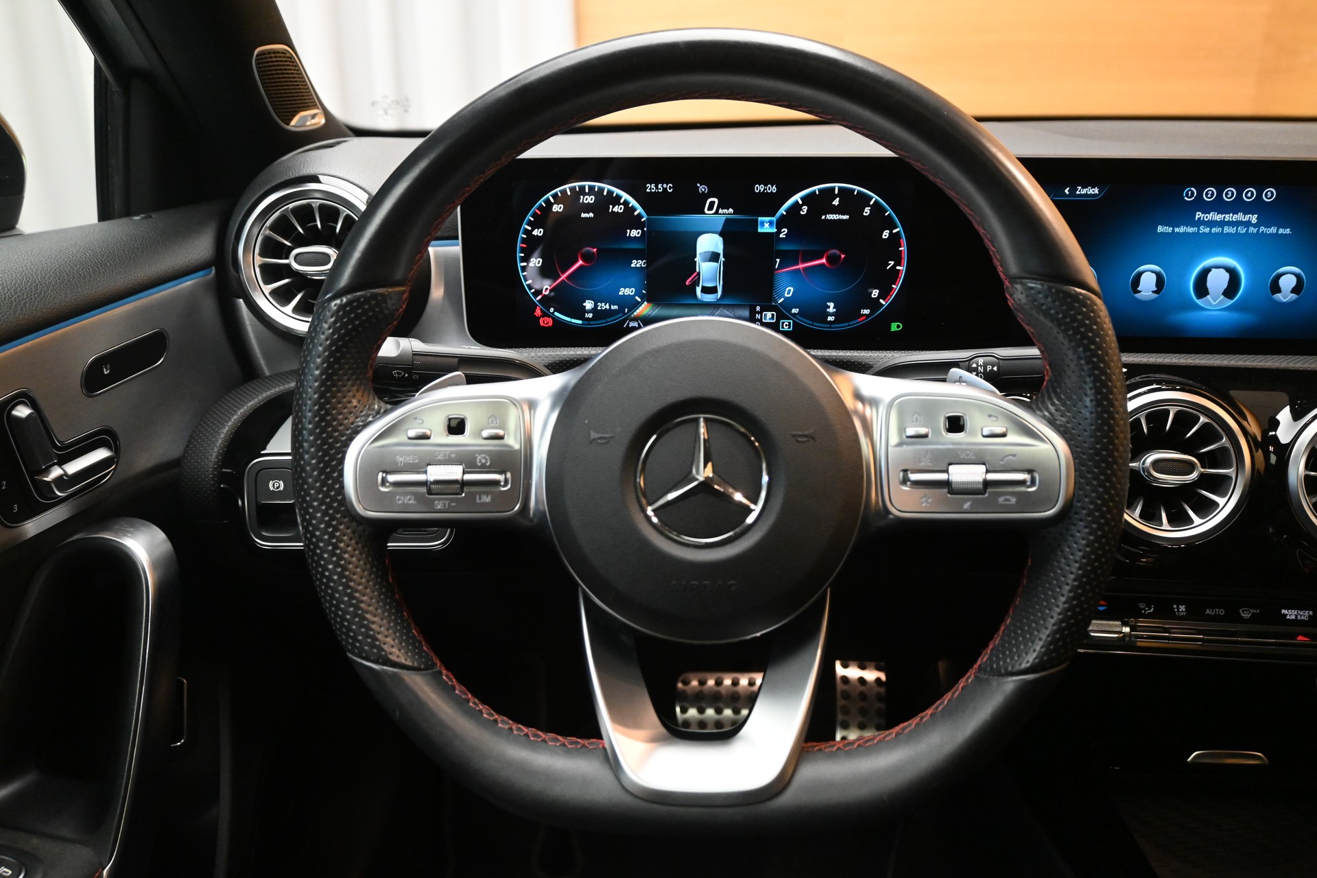 MERCEDES-BENZ A 200 AMG Line 7G-DCT*Limousine*-image-9