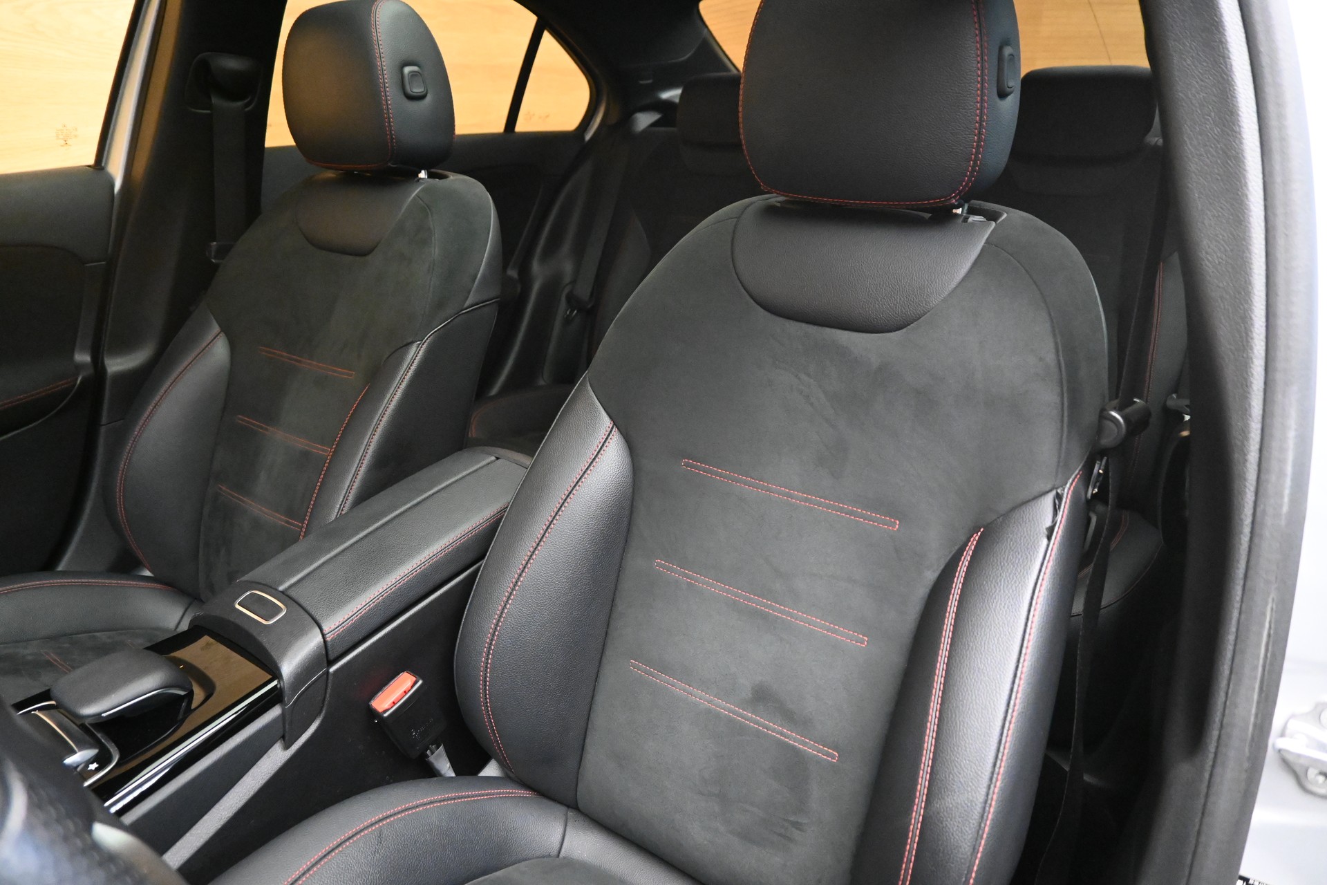 MERCEDES-BENZ A 200 AMG Line 7G-DCT*Limousine*-image-5