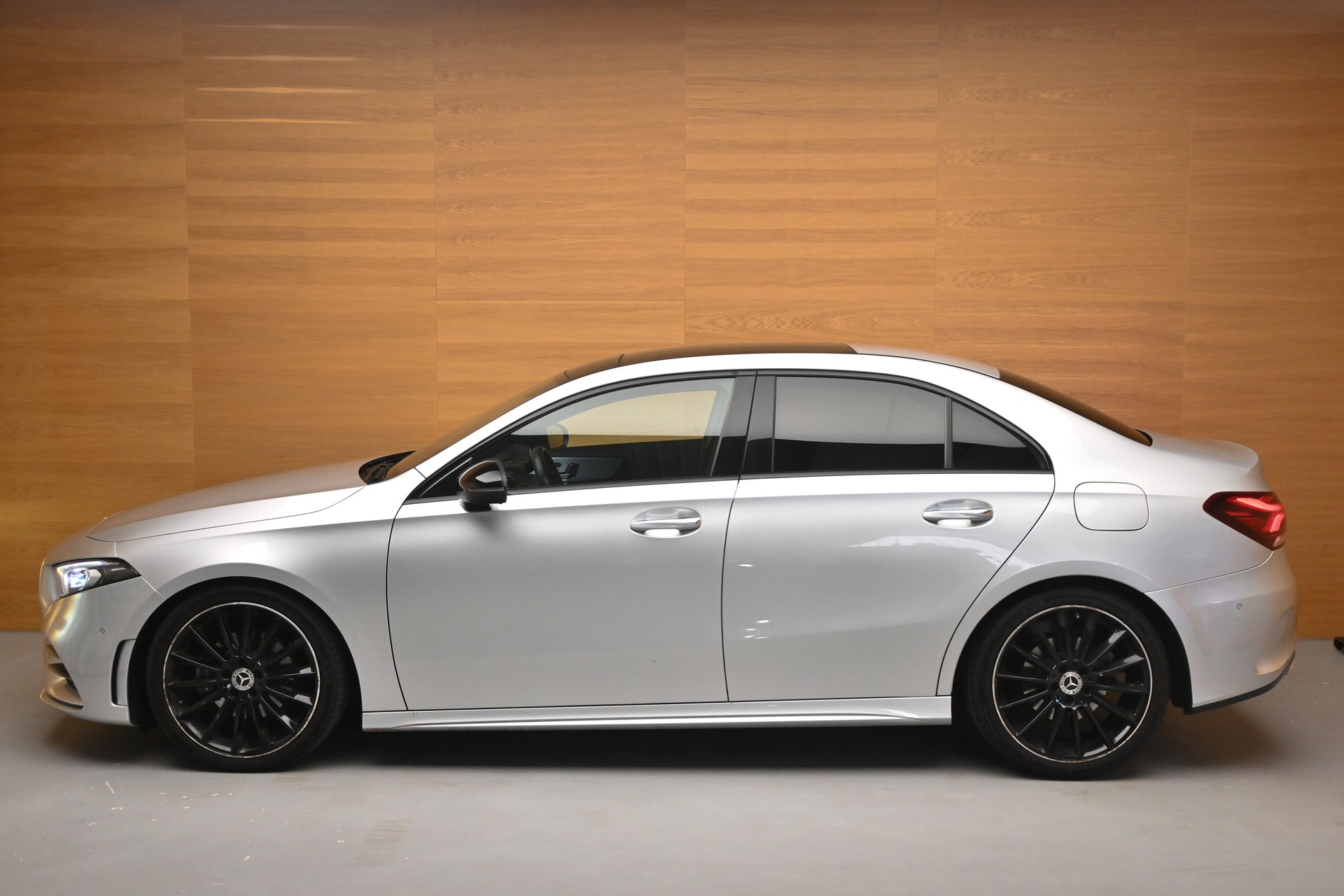 MERCEDES-BENZ A 200 AMG Line 7G-DCT*Limousine*-image-3