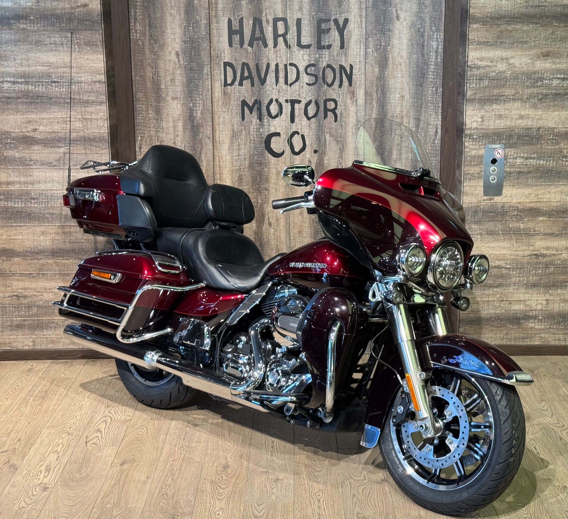 HARLEY-DAVIDSON FLHTK Electra Glide Ultra Limited-showroom-element-1