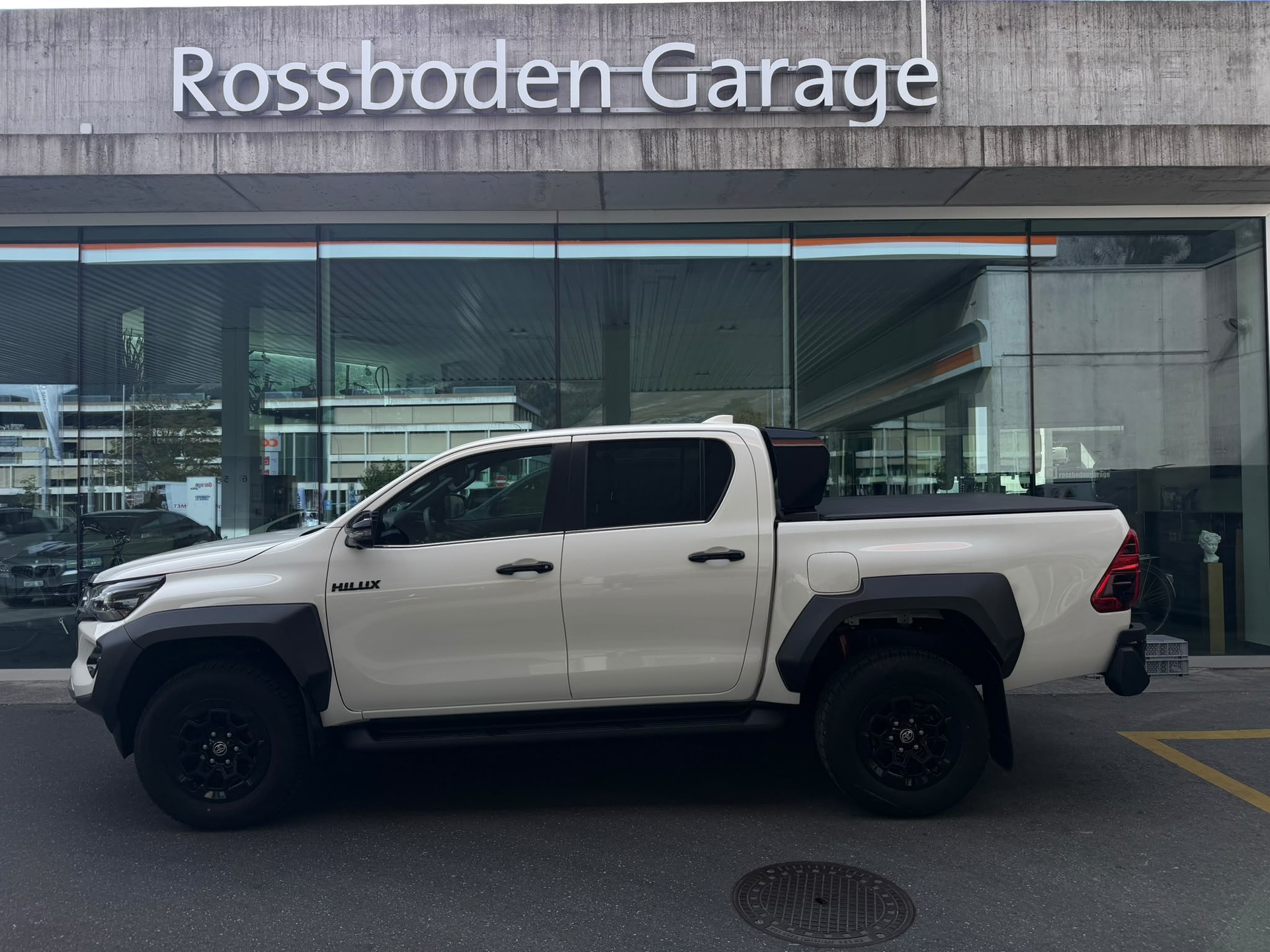 TOYOTA Hilux 2.8d GR Sport II Double Cab 4x4 A-image-0
