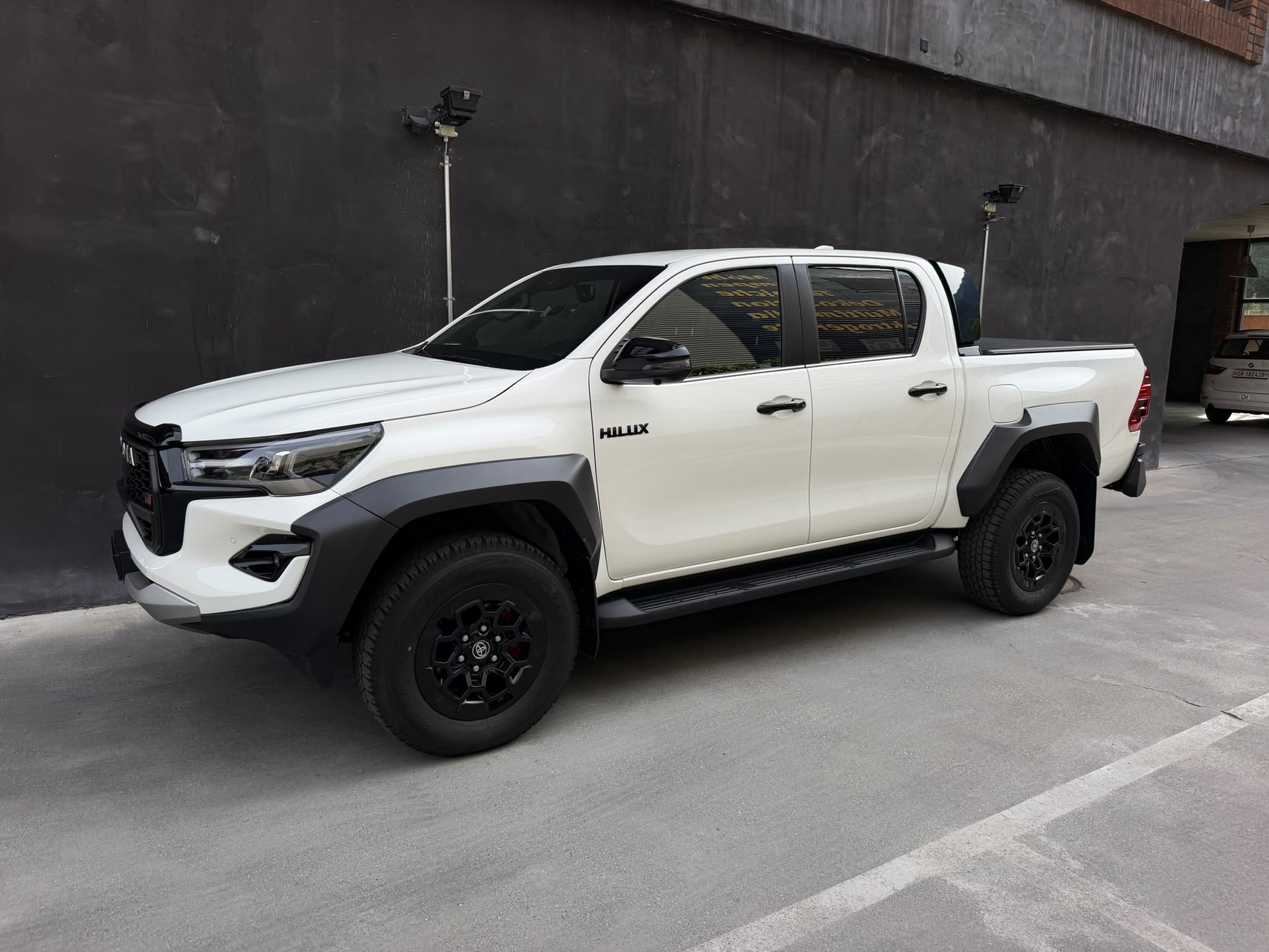 TOYOTA Hilux 2.8d GR Sport II Double Cab 4x4 A-image-3