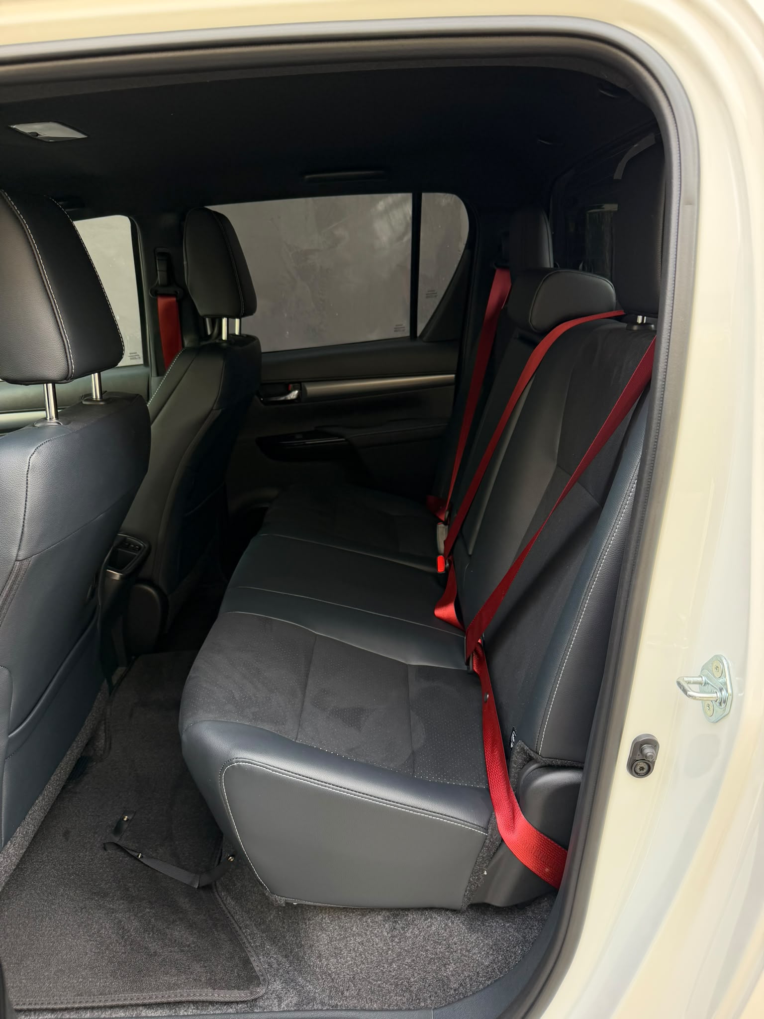TOYOTA Hilux 2.8d GR Sport II Double Cab 4x4 A-image-12