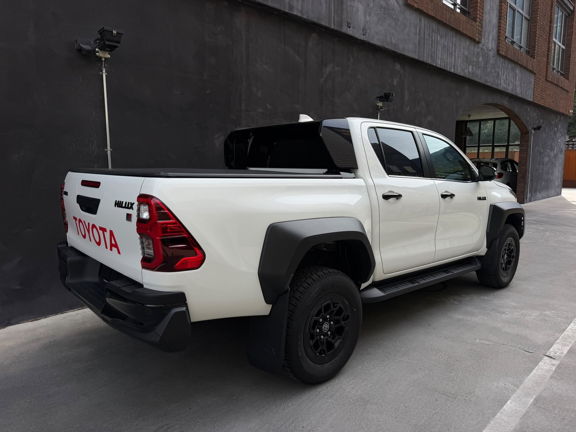 TOYOTA Hilux 2.8d GR Sport II Double Cab 4x4 A-image-5