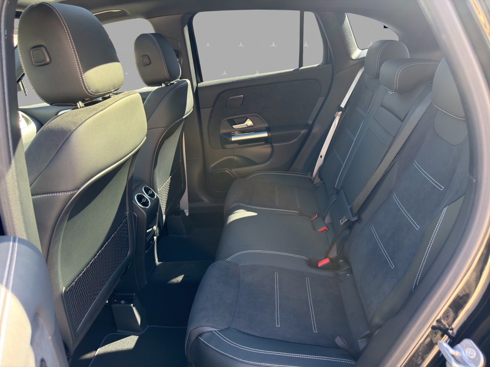 MERCEDES-BENZ GLA 250 4Matic 8G-DCT Swiss Star-image-13