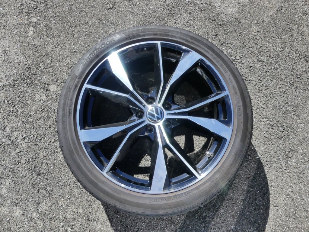 VW Tiguan 2.0TSI R 4Motion DSG-image-13