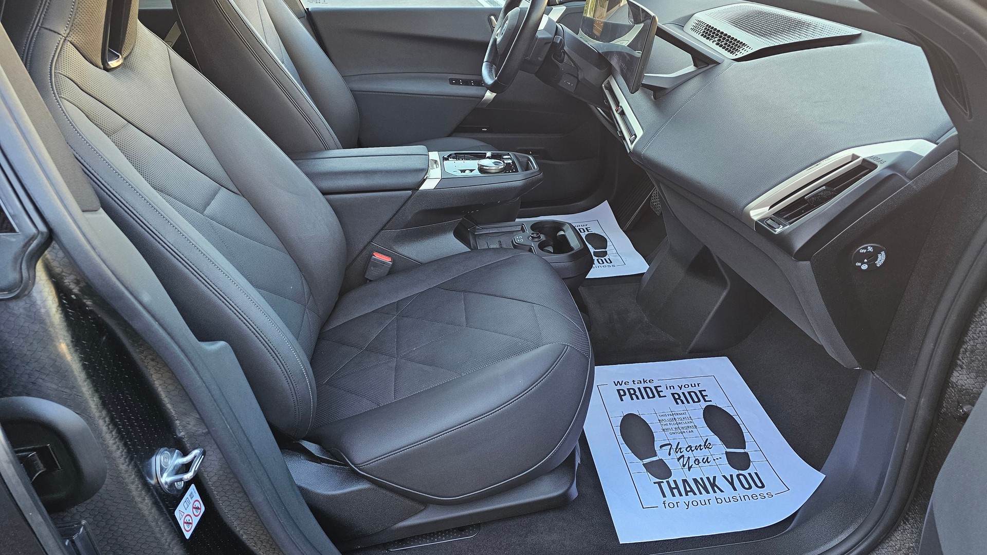 BMW iX xDrive40-image-14