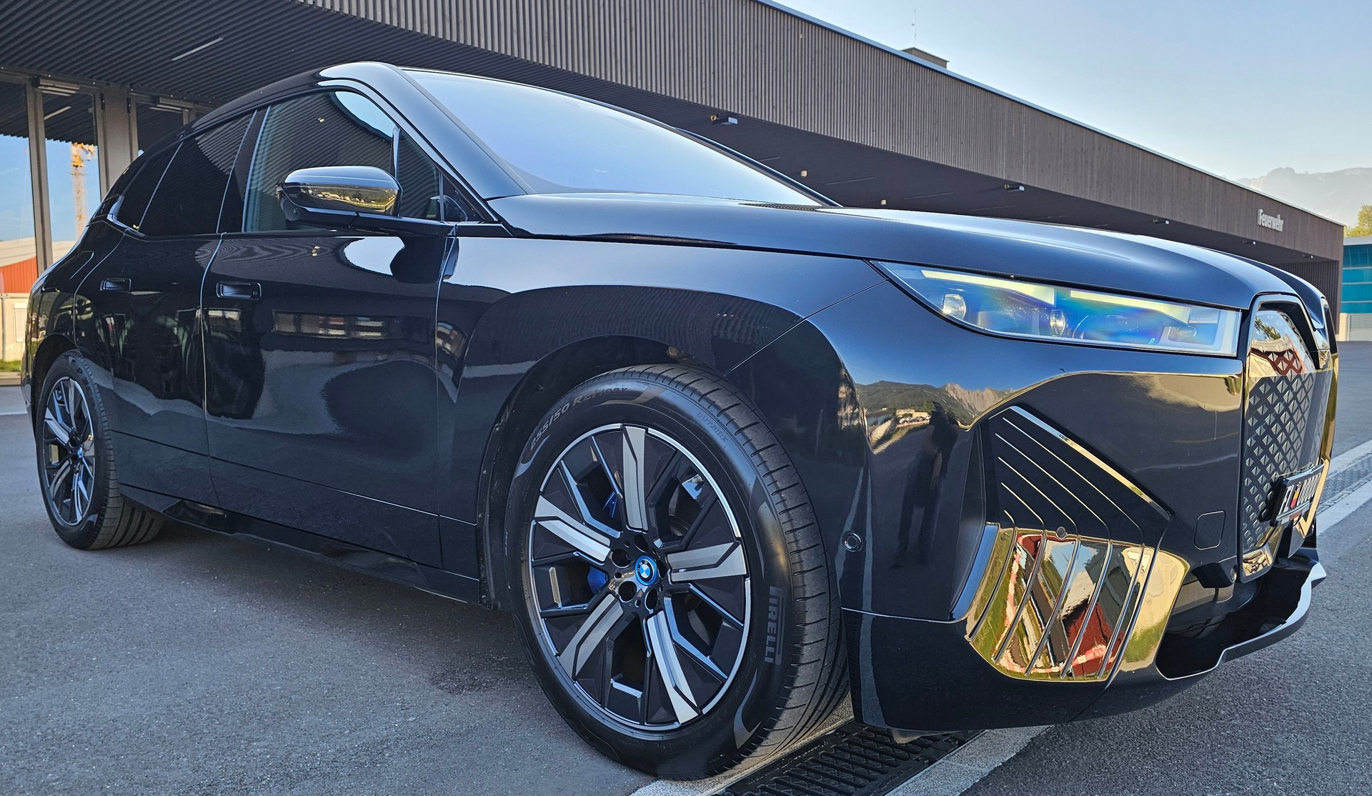 BMW iX xDrive40-image-3