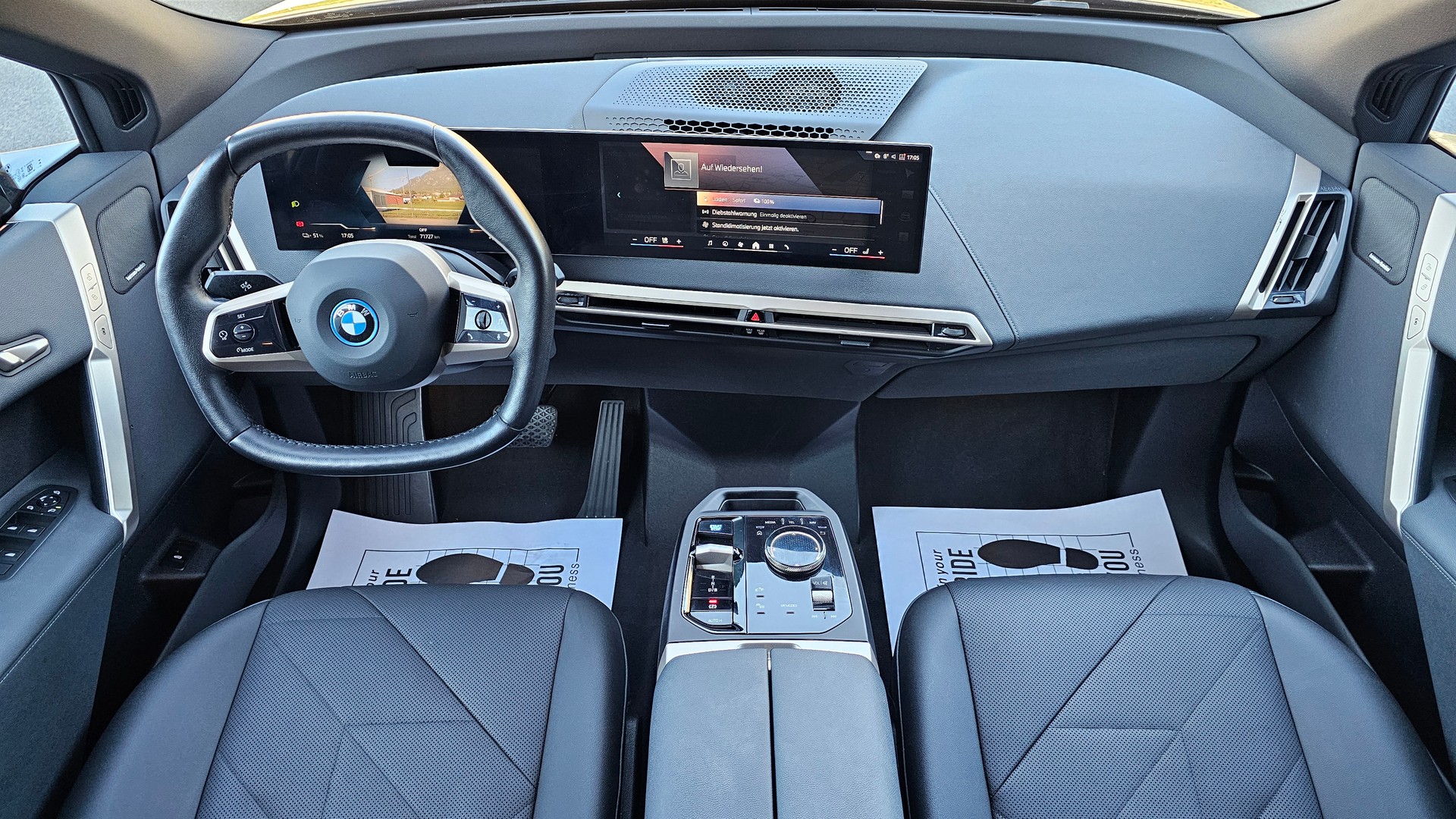 BMW iX xDrive40-image-8