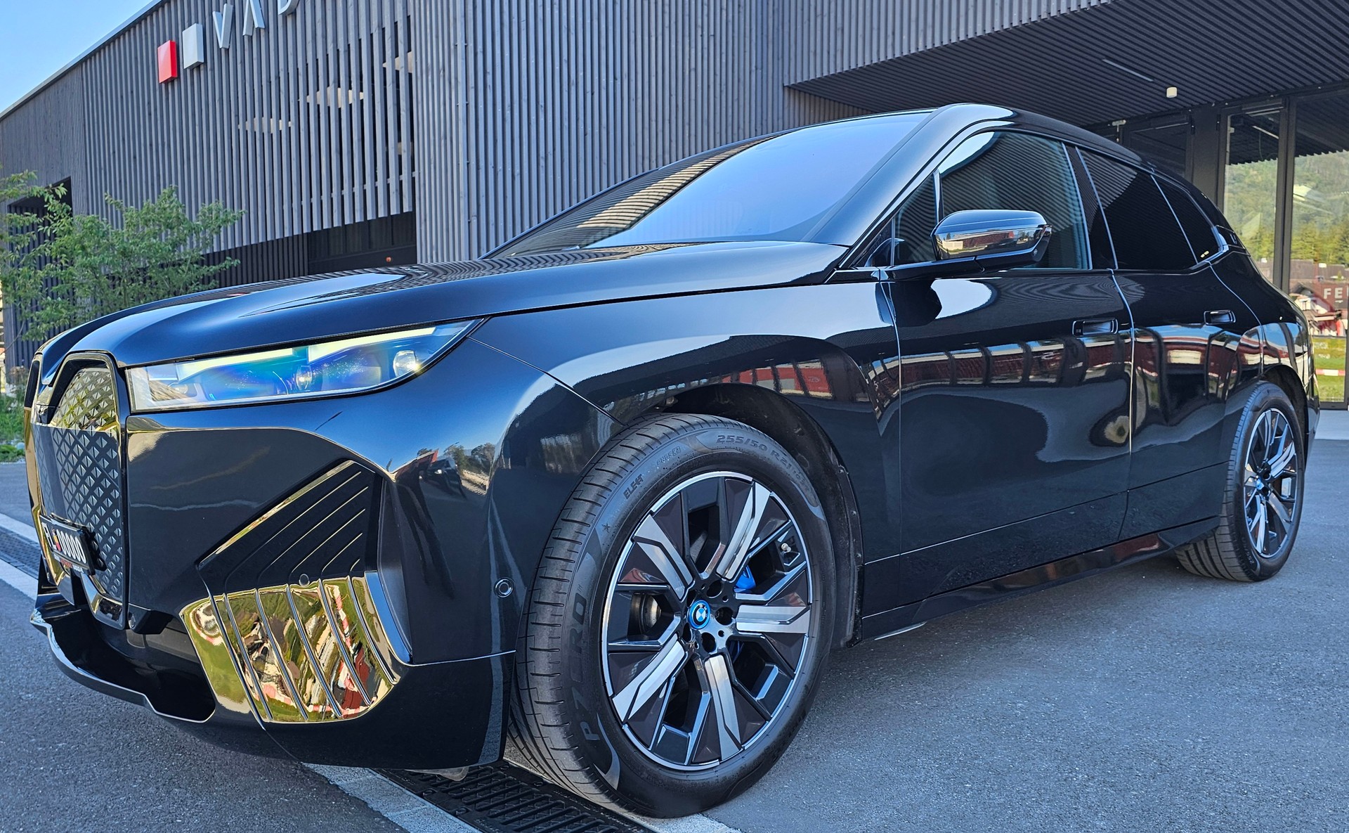 BMW iX xDrive40-image-0