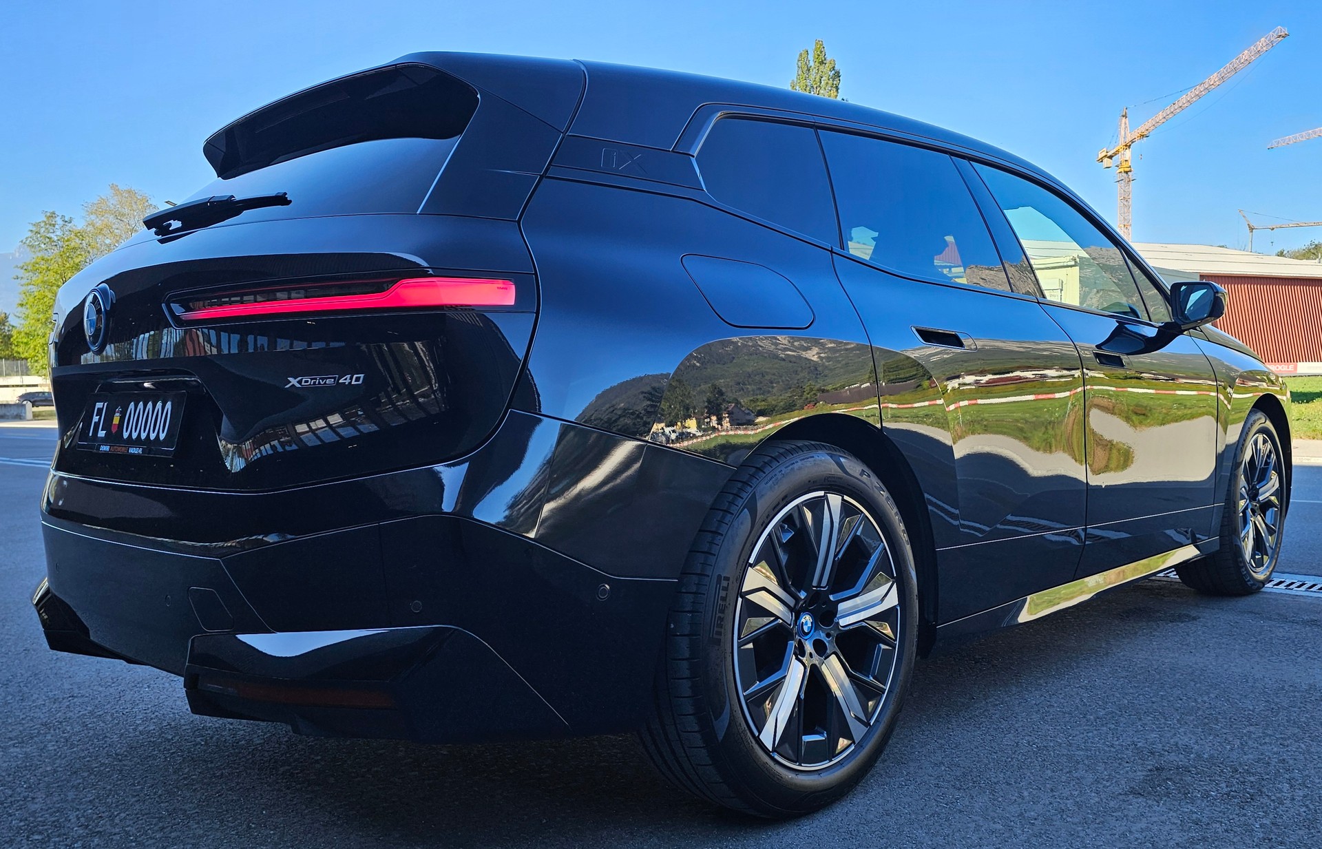 BMW iX xDrive40-image-5