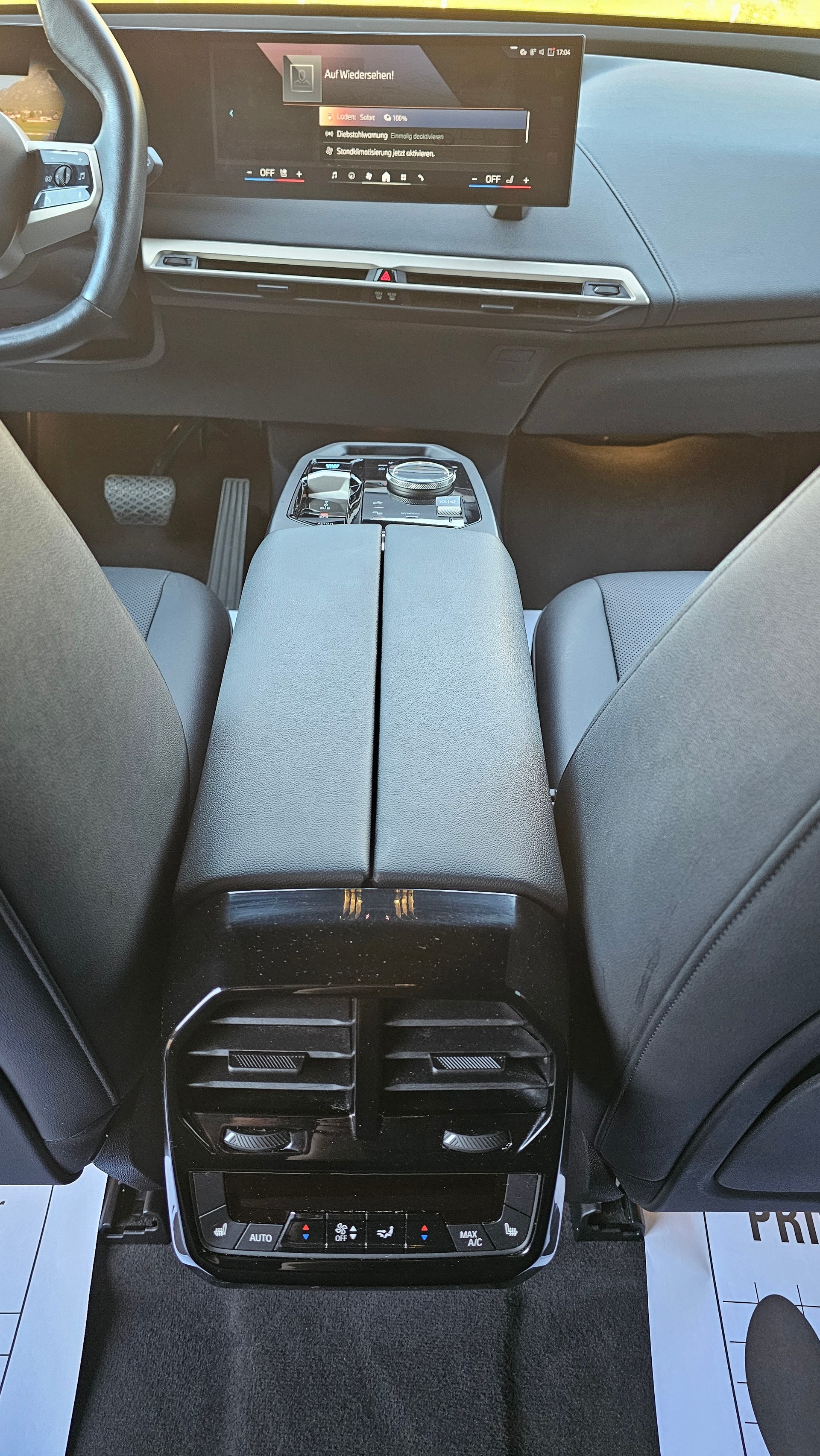 BMW iX xDrive40-image-12