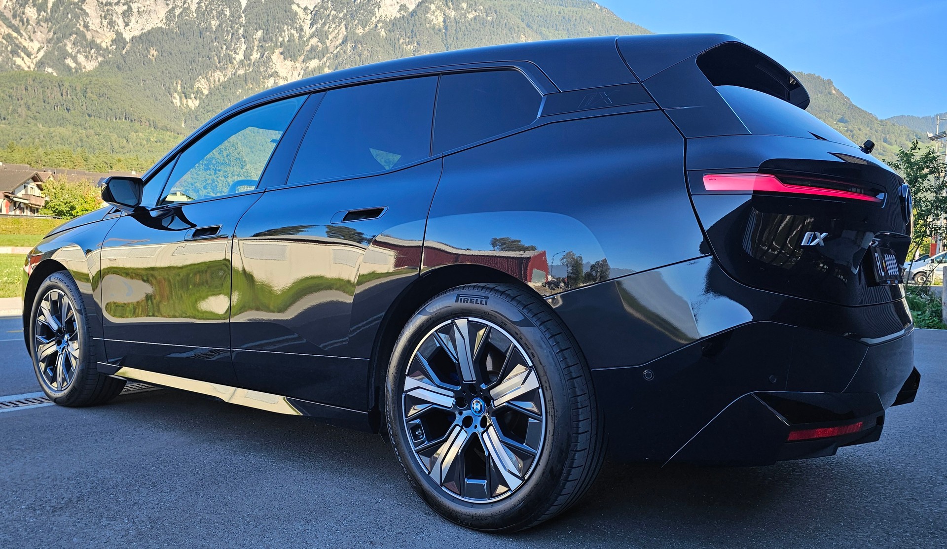 BMW iX xDrive40-image-2