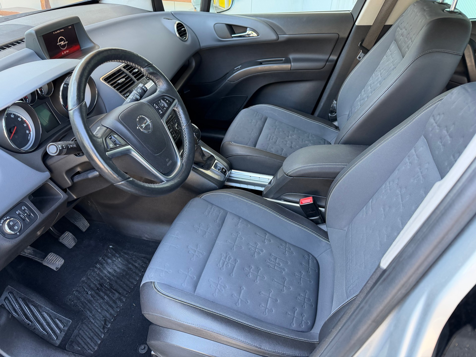 OPEL Meriva 1.4 Turbo Cosmo-image-8