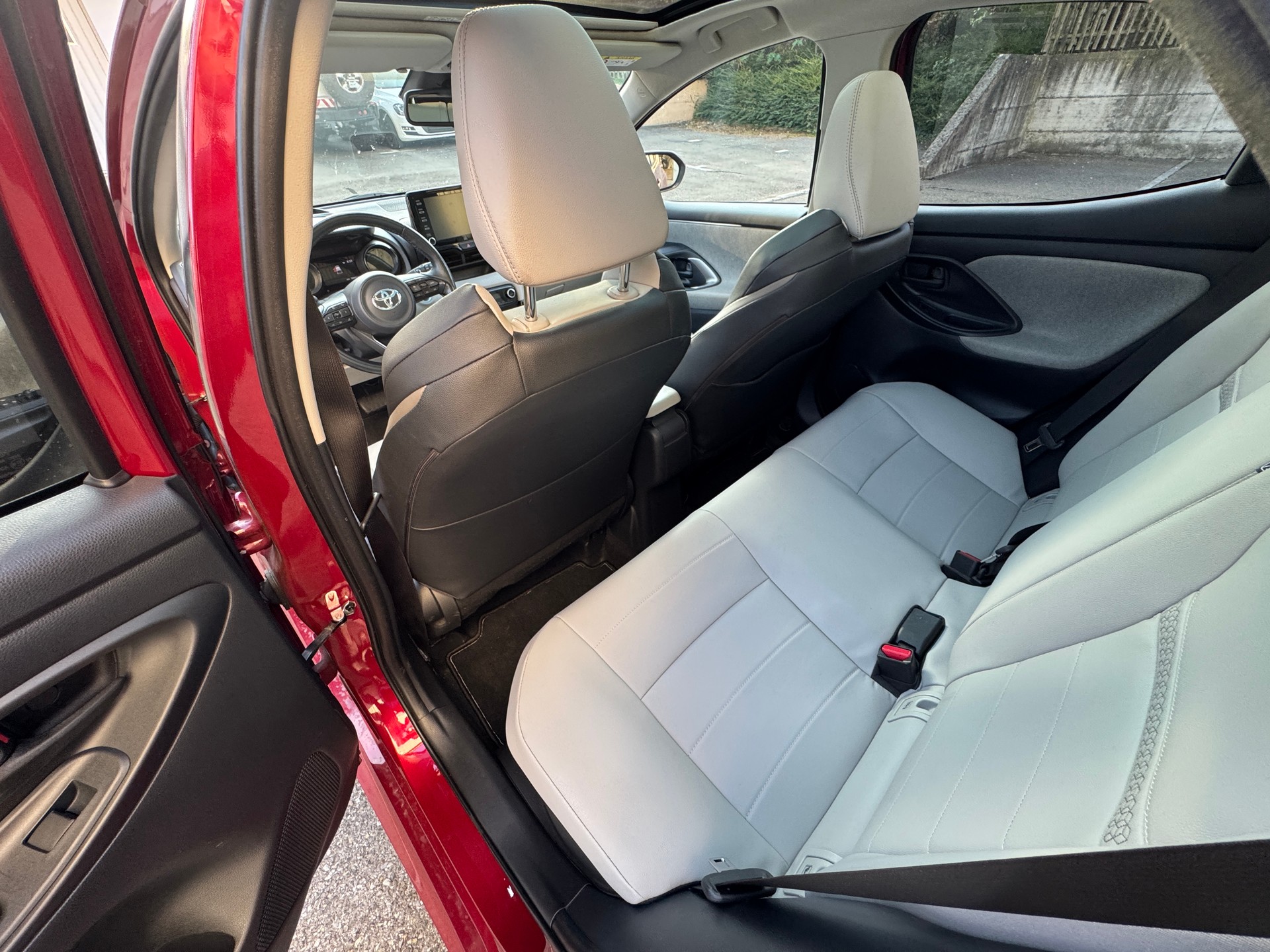 TOYOTA 1.5 VVT-i HSD Premium-image-4