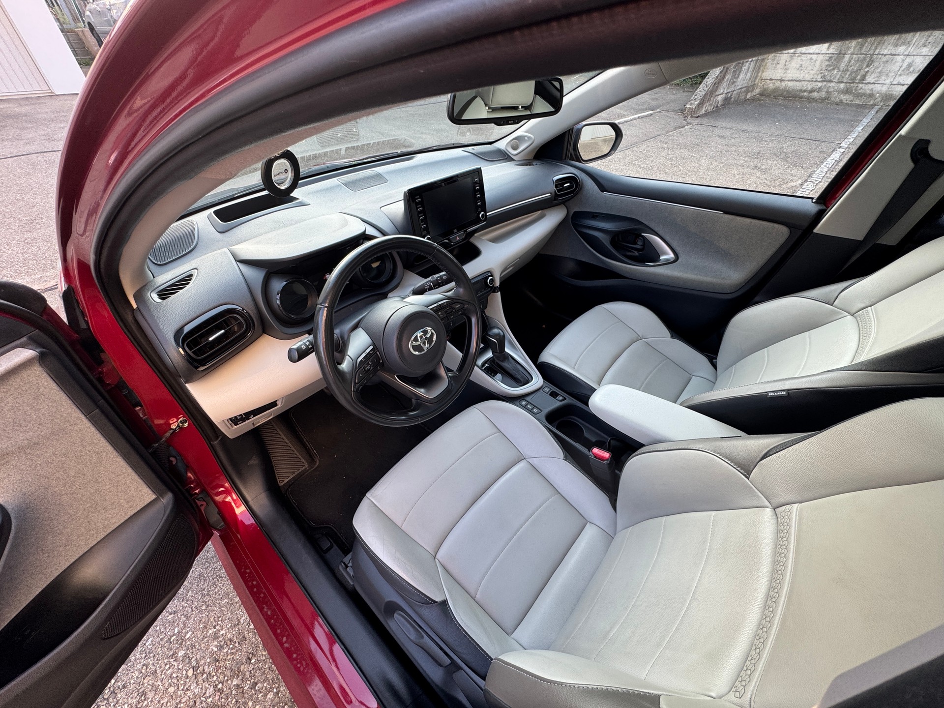 TOYOTA 1.5 VVT-i HSD Premium-image-3