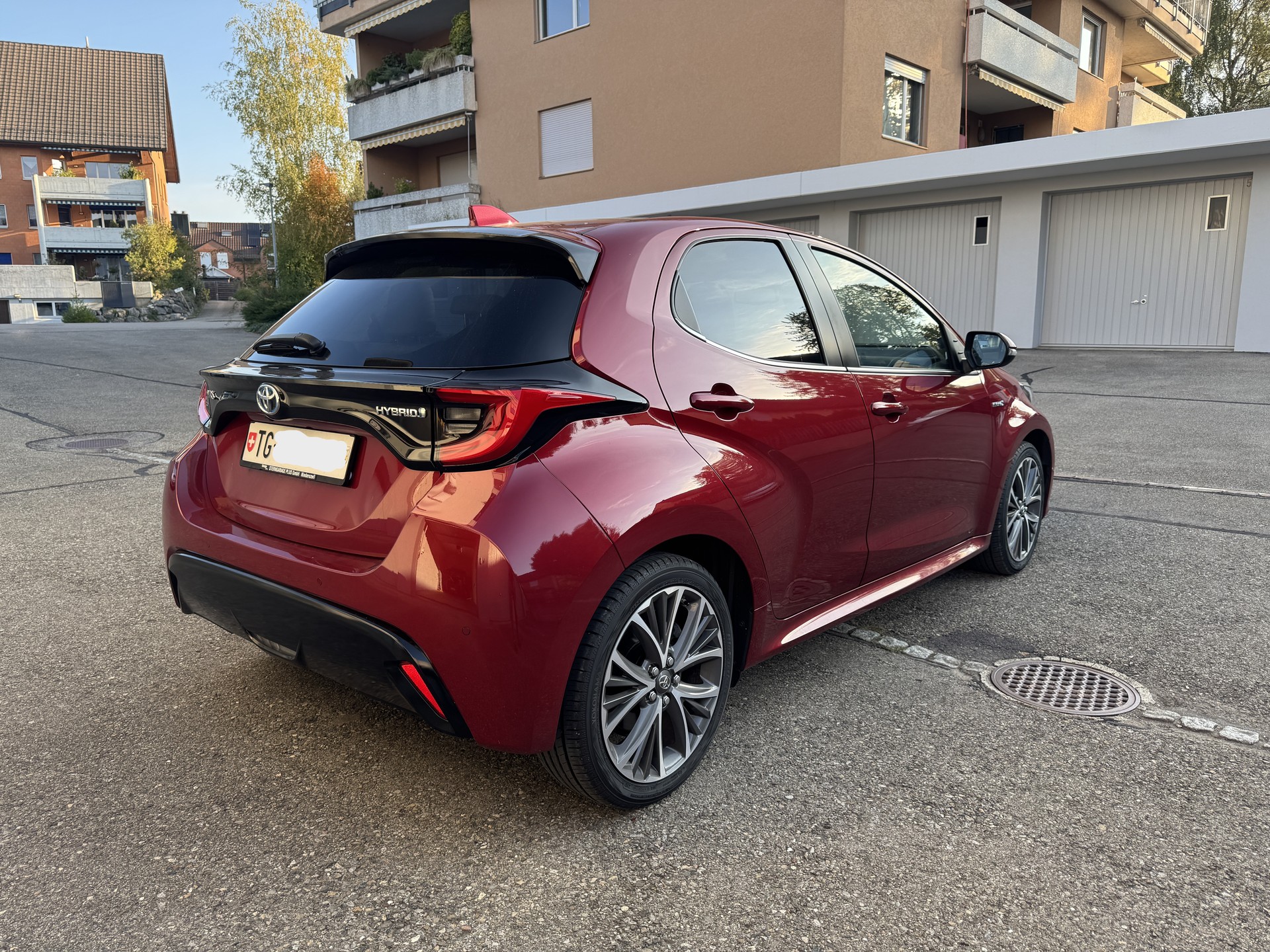 TOYOTA 1.5 VVT-i HSD Premium-image-1