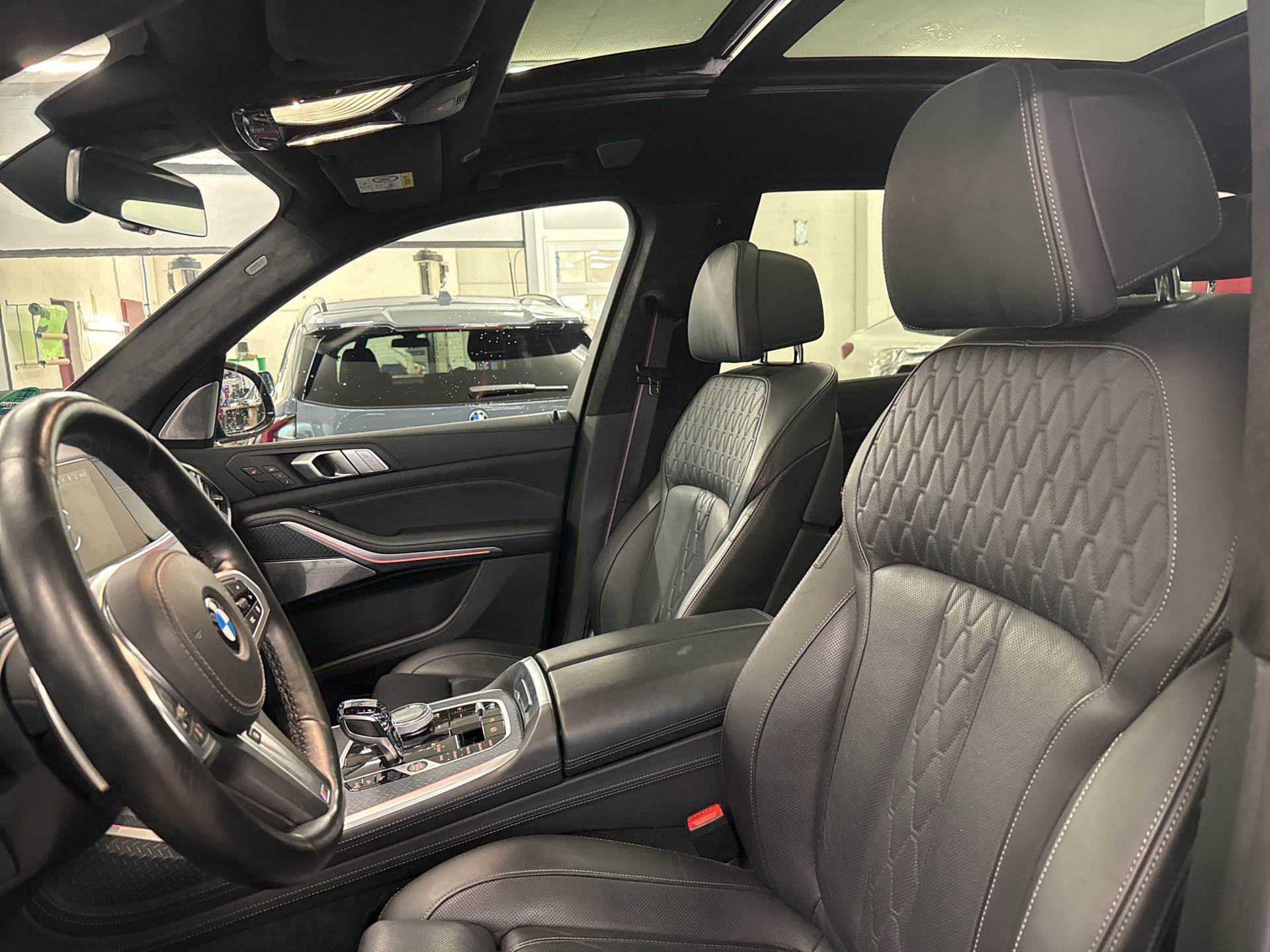 BMW X7 xDrive 48V 40d Steptronic-image-9