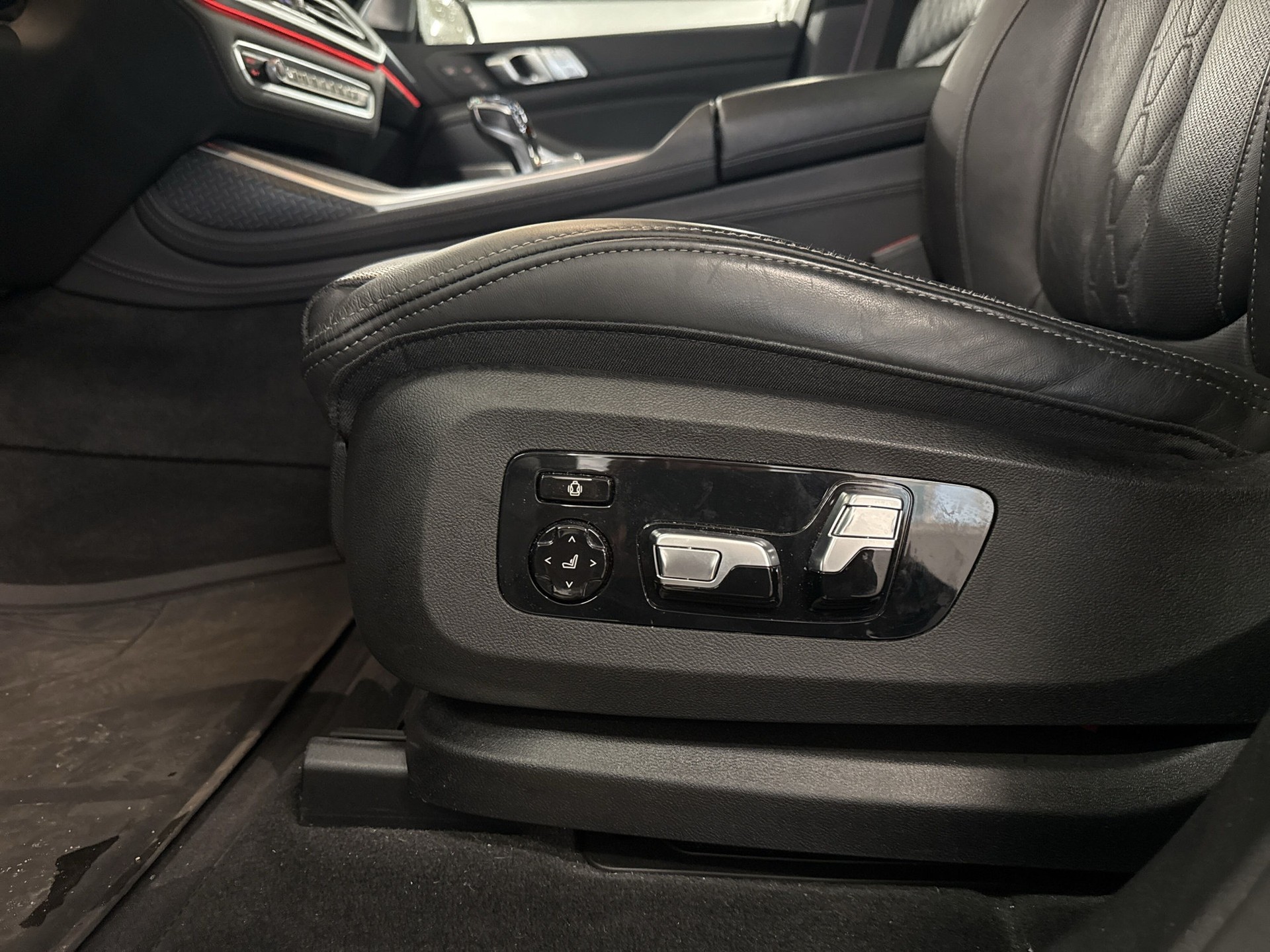 BMW X7 xDrive 48V 40d Steptronic-image-18