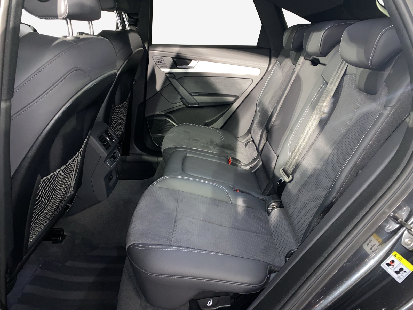 AUDI Q5 Sportback 40 TDI Blackedition quattro S-tronic-image-11