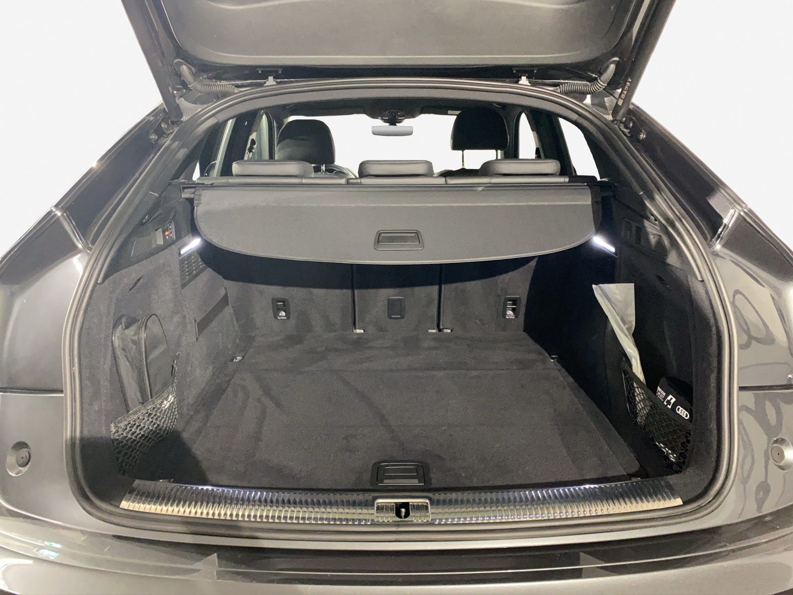 AUDI Q5 Sportback 40 TDI Blackedition quattro S-tronic-image-12