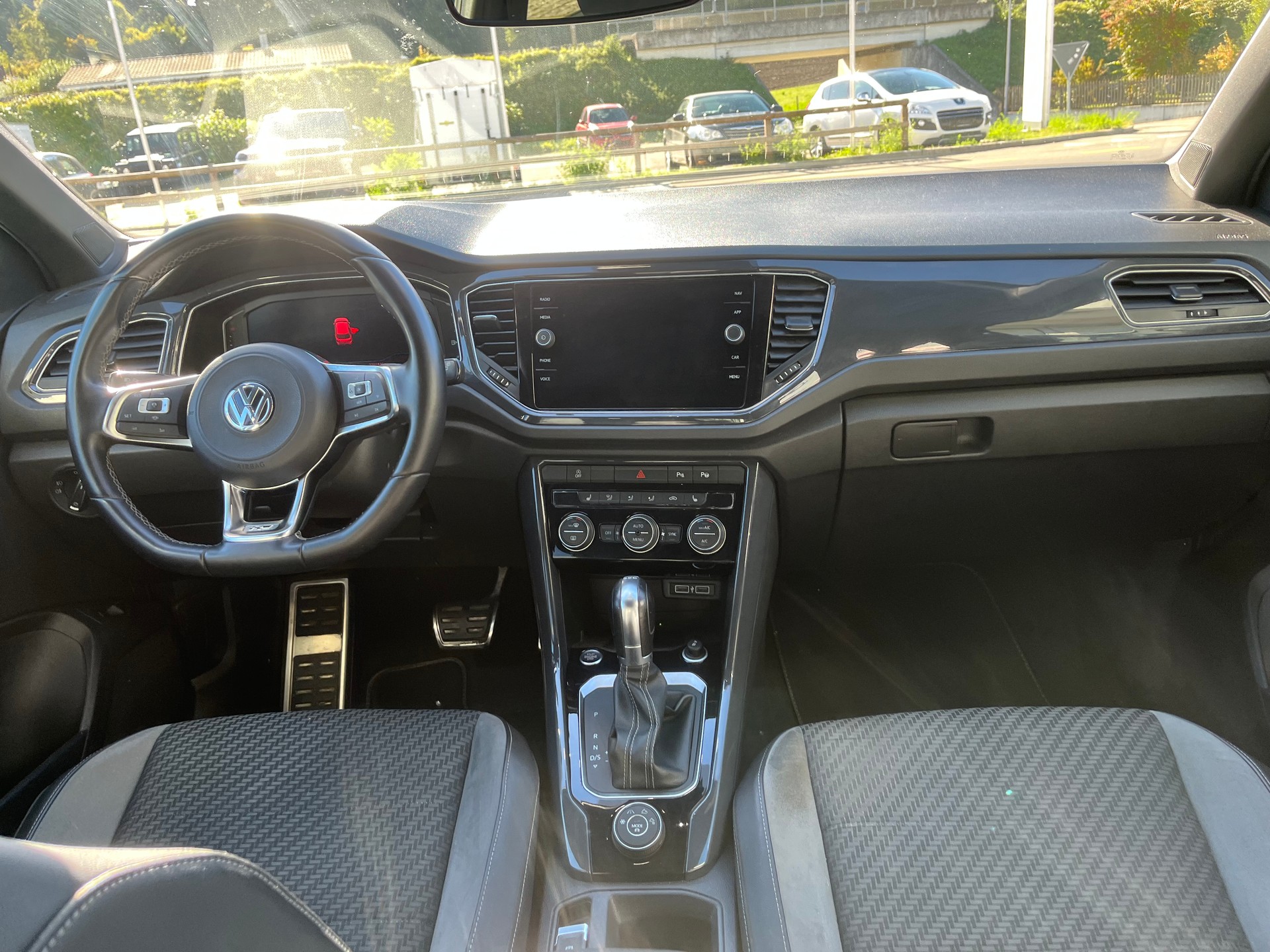 VW T-Roc 2.0 TSI Sport DSG 4Motion-image-4