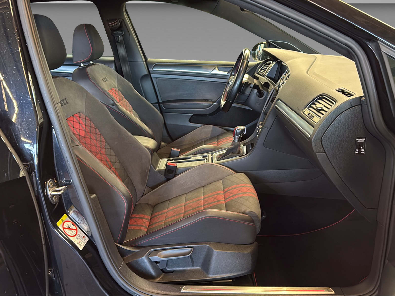VW Golf VII 2.0 TSI GTI TCR DSG-image-19