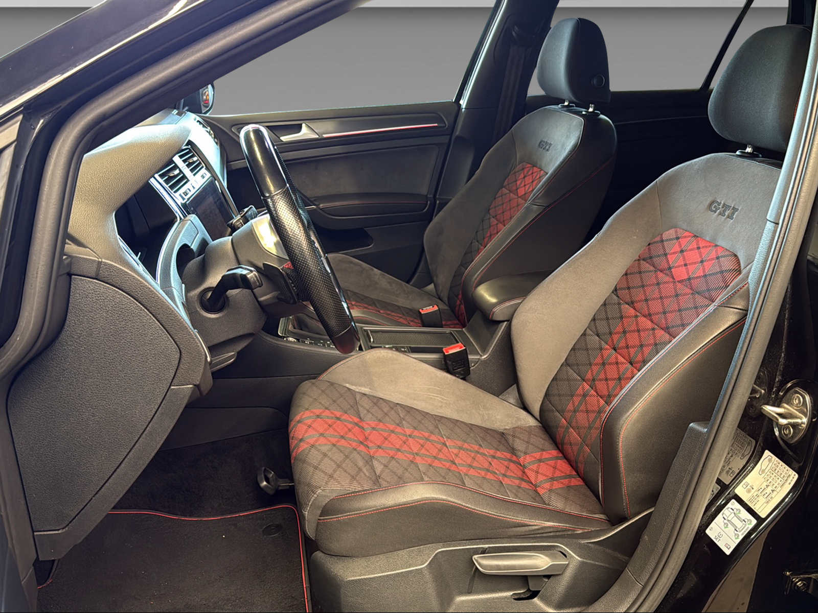 VW Golf VII 2.0 TSI GTI TCR DSG-image-12