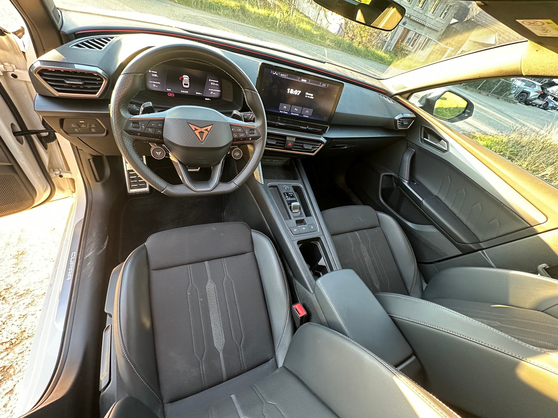 CUPRA 2.0 TSI 310 VZ 4Drive DSG-image-2