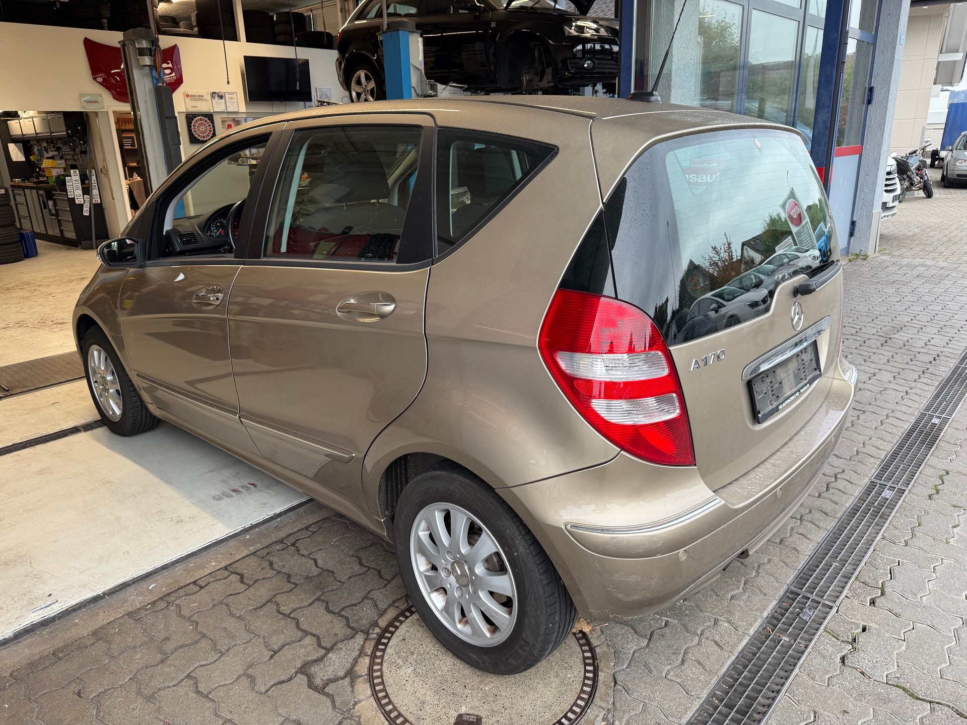 MERCEDES-BENZ A 170 Elégance Automat-image-1