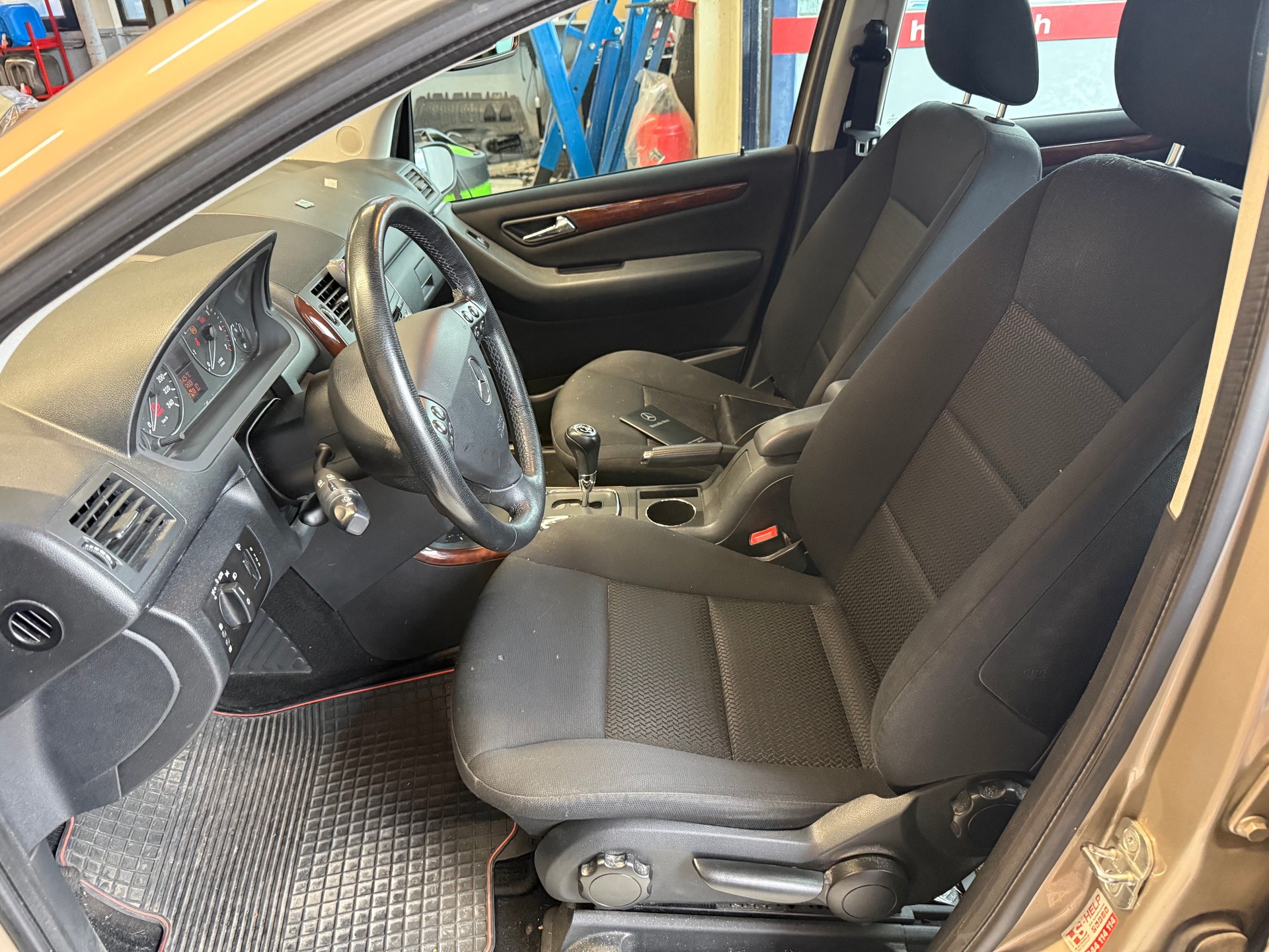 MERCEDES-BENZ A 170 Elégance Automat-image-2