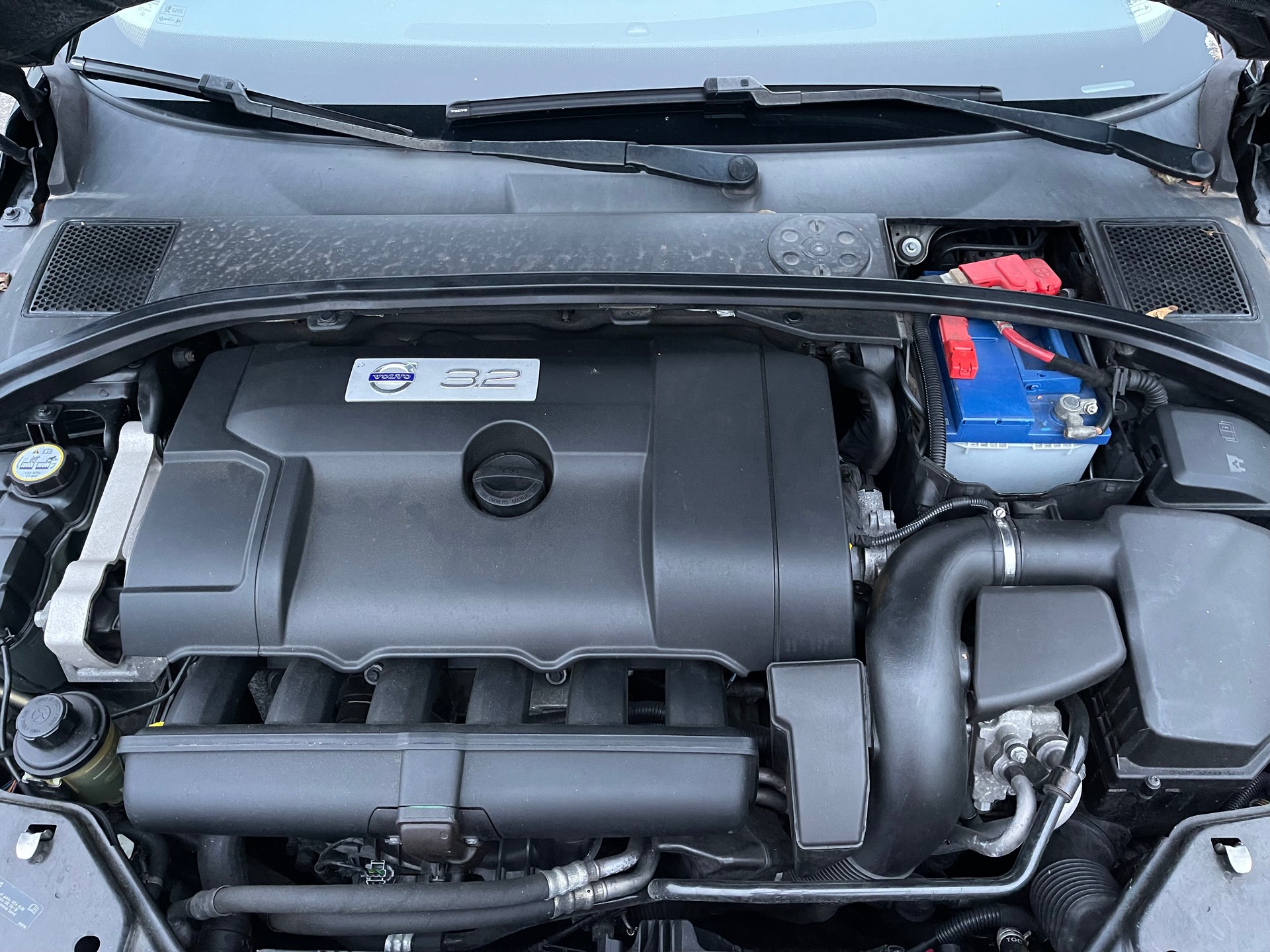 VOLVO V70 3.2 Momentum Geartronic-image-14
