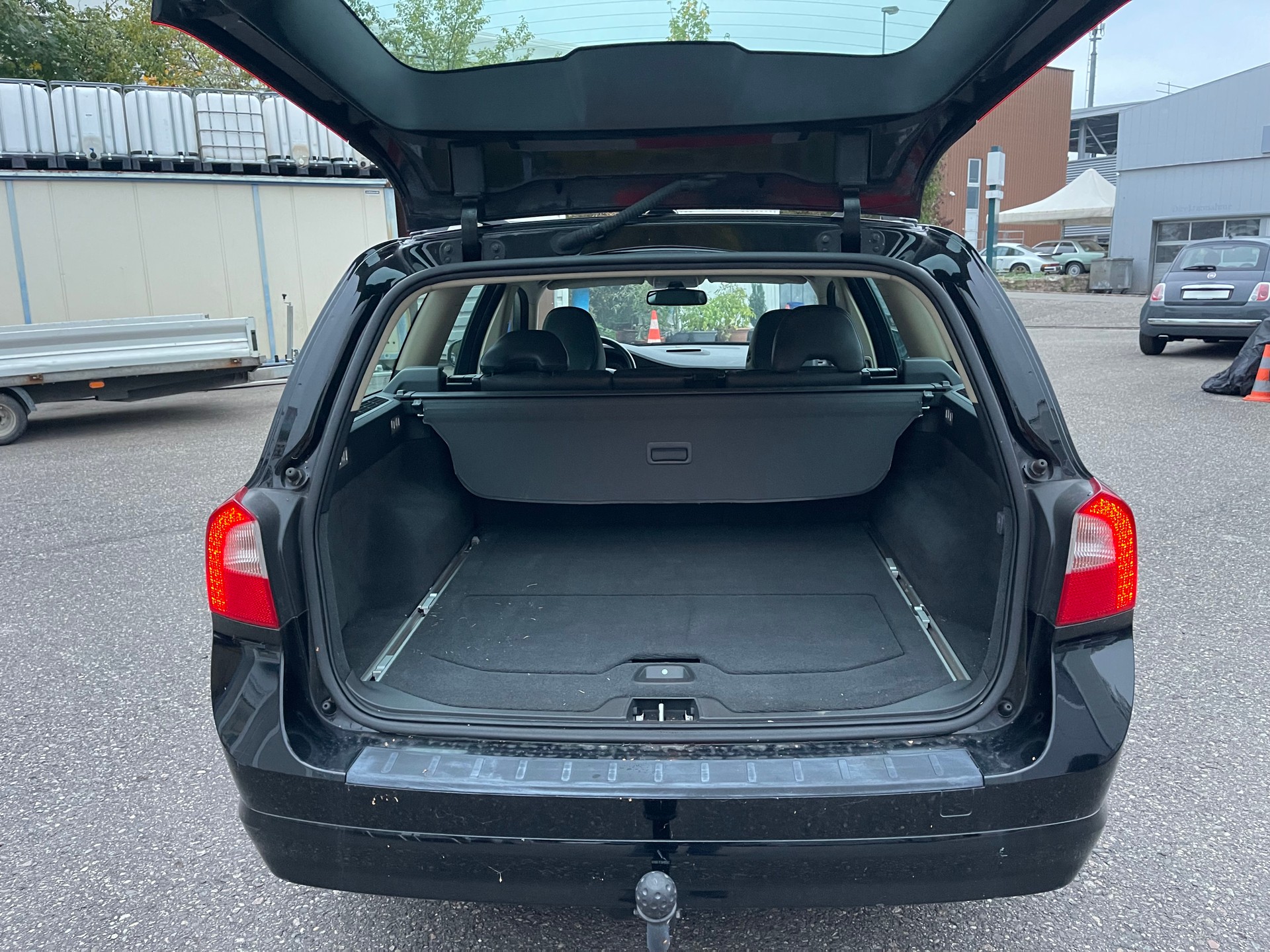 VOLVO V70 3.2 Momentum Geartronic-image-7