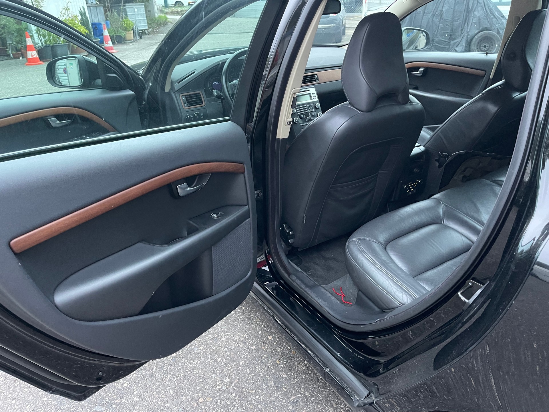 VOLVO V70 3.2 Momentum Geartronic-image-10