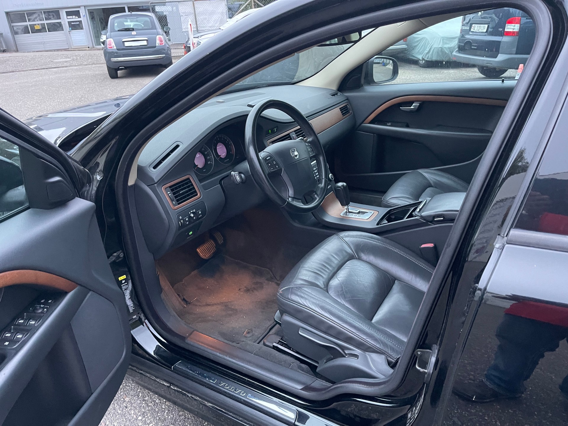 VOLVO V70 3.2 Momentum Geartronic-image-9
