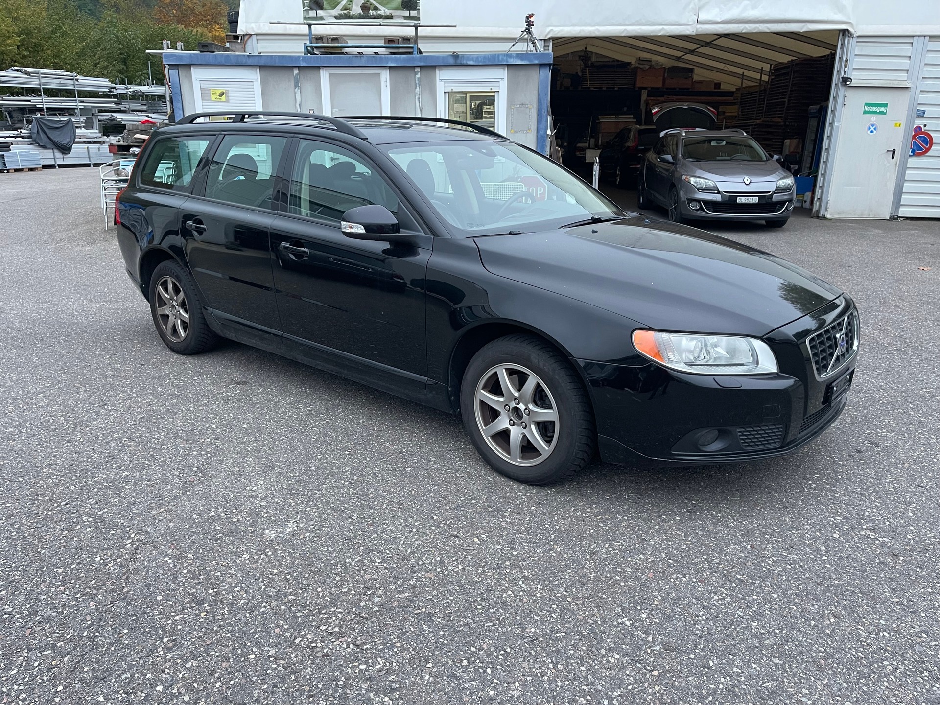 VOLVO V70 3.2 Momentum Geartronic-image-1