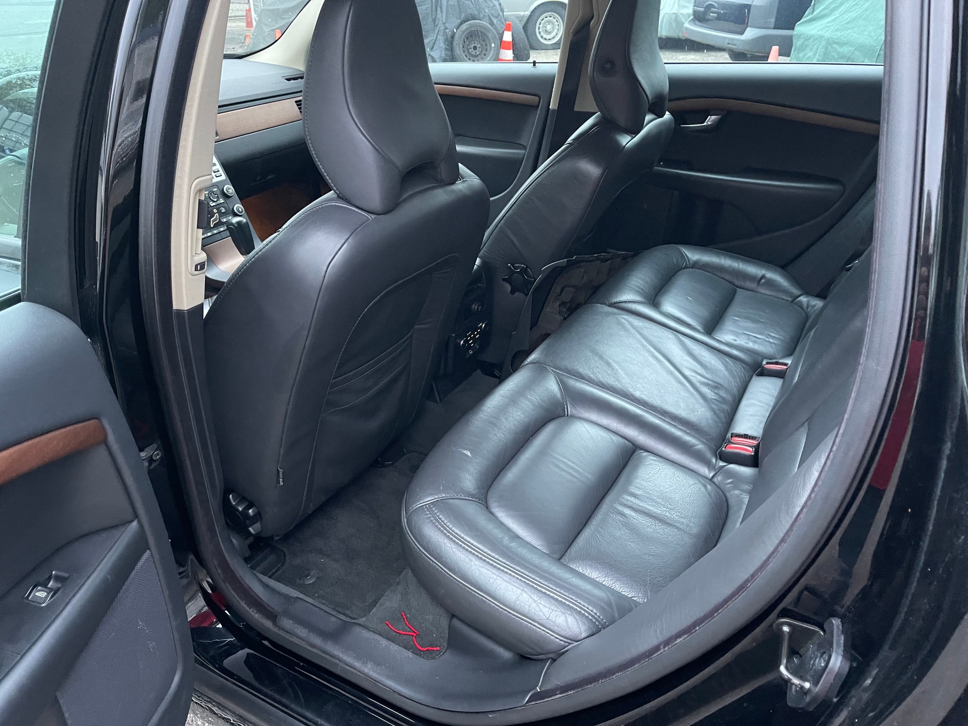 VOLVO V70 3.2 Momentum Geartronic-image-11