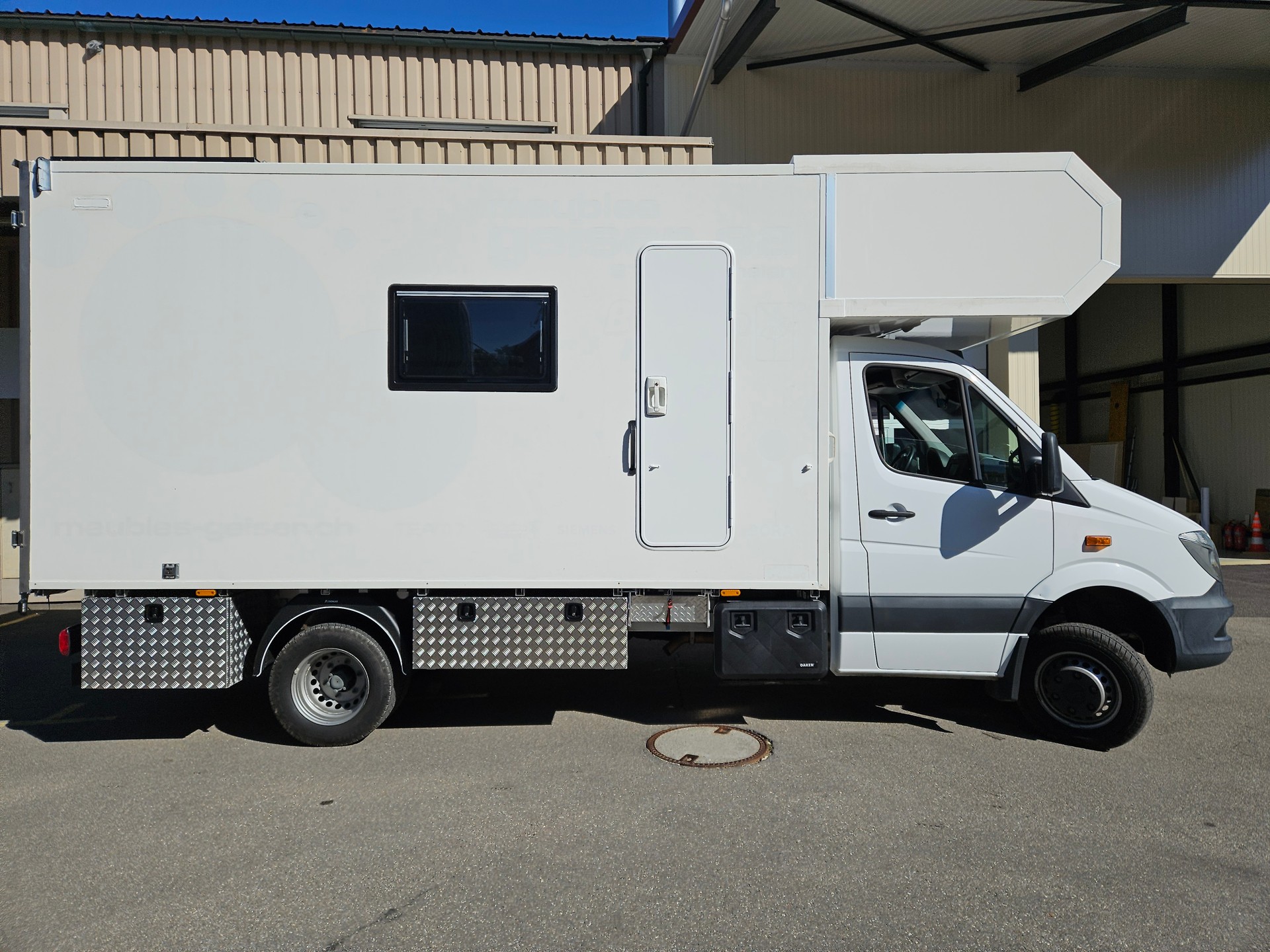 MERCEDES-BENZ 516 4x4 Funktionales Familien Abenteuermobil, ohne Gasinstallation-image-3